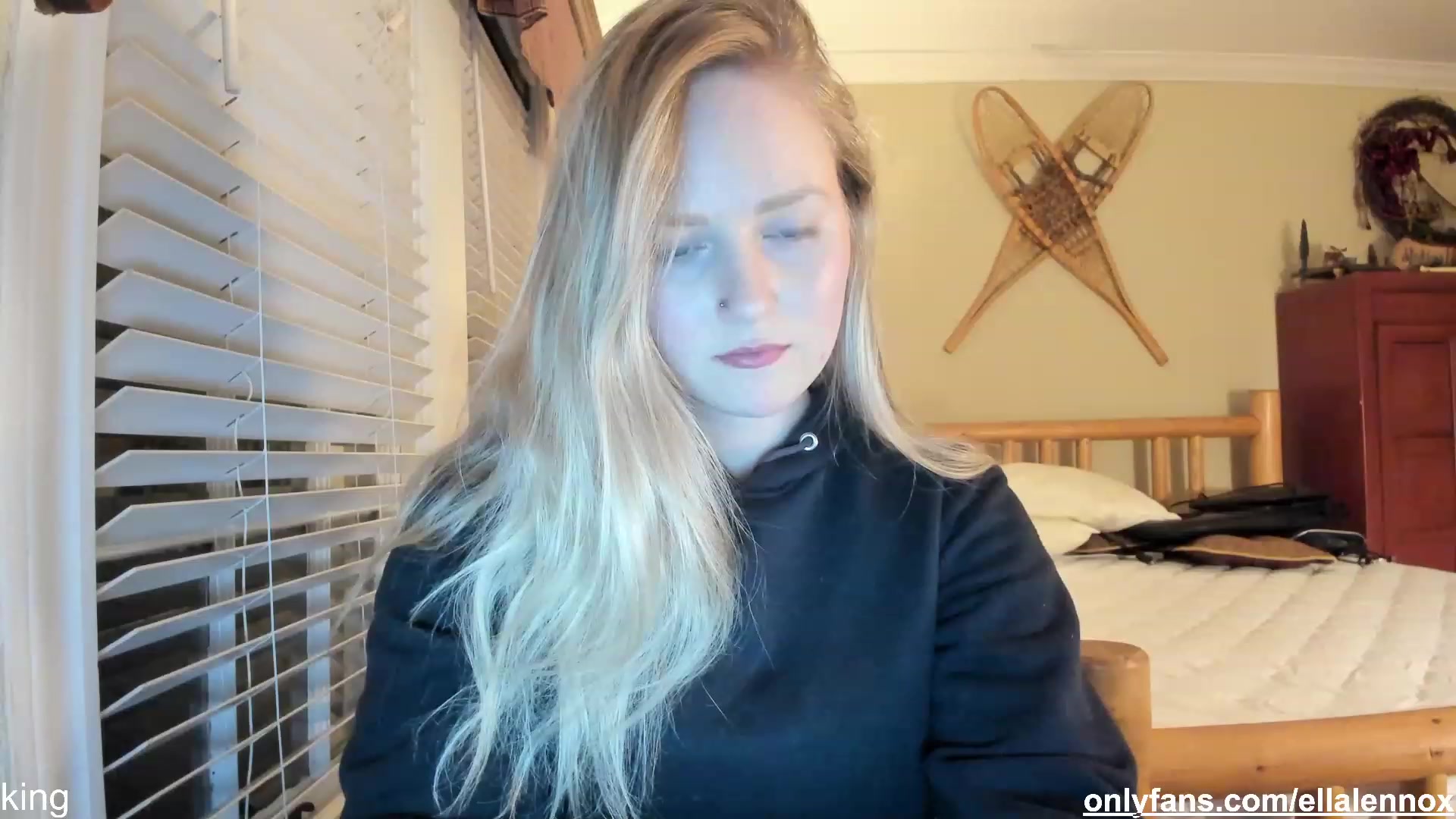 Gallery image thumbnail from EllaWood's myfreecams stream on, 03/02/2023, 01:01 image 3 of 20
