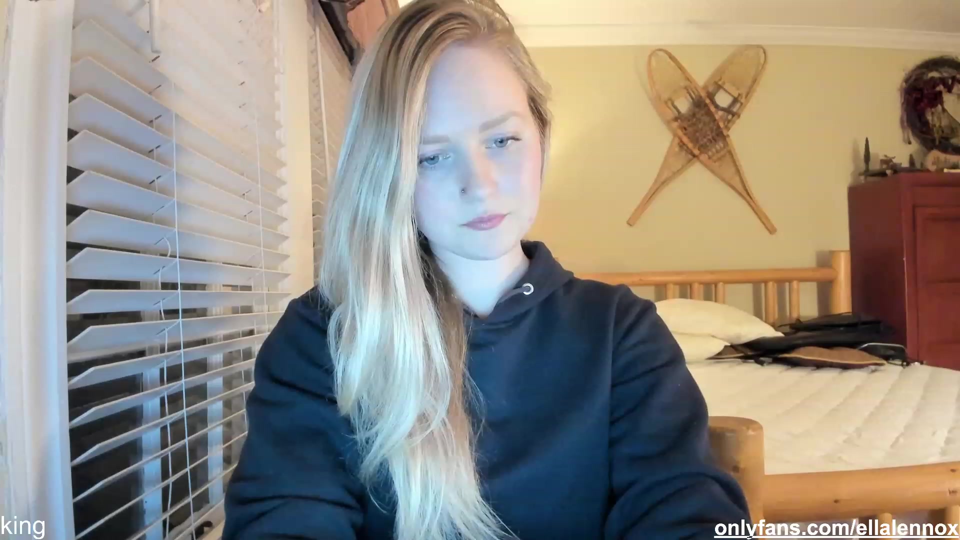 Gallery image thumbnail from EllaWood's myfreecams stream on, 03/02/2023, 01:01 image 10 of 20