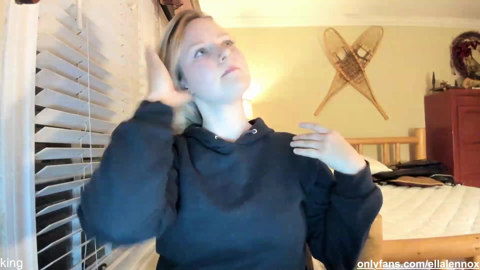 Gallery image thumbnail from EllaWood's myfreecams stream on, 03/02/2023, 01:01 image 7 of 20