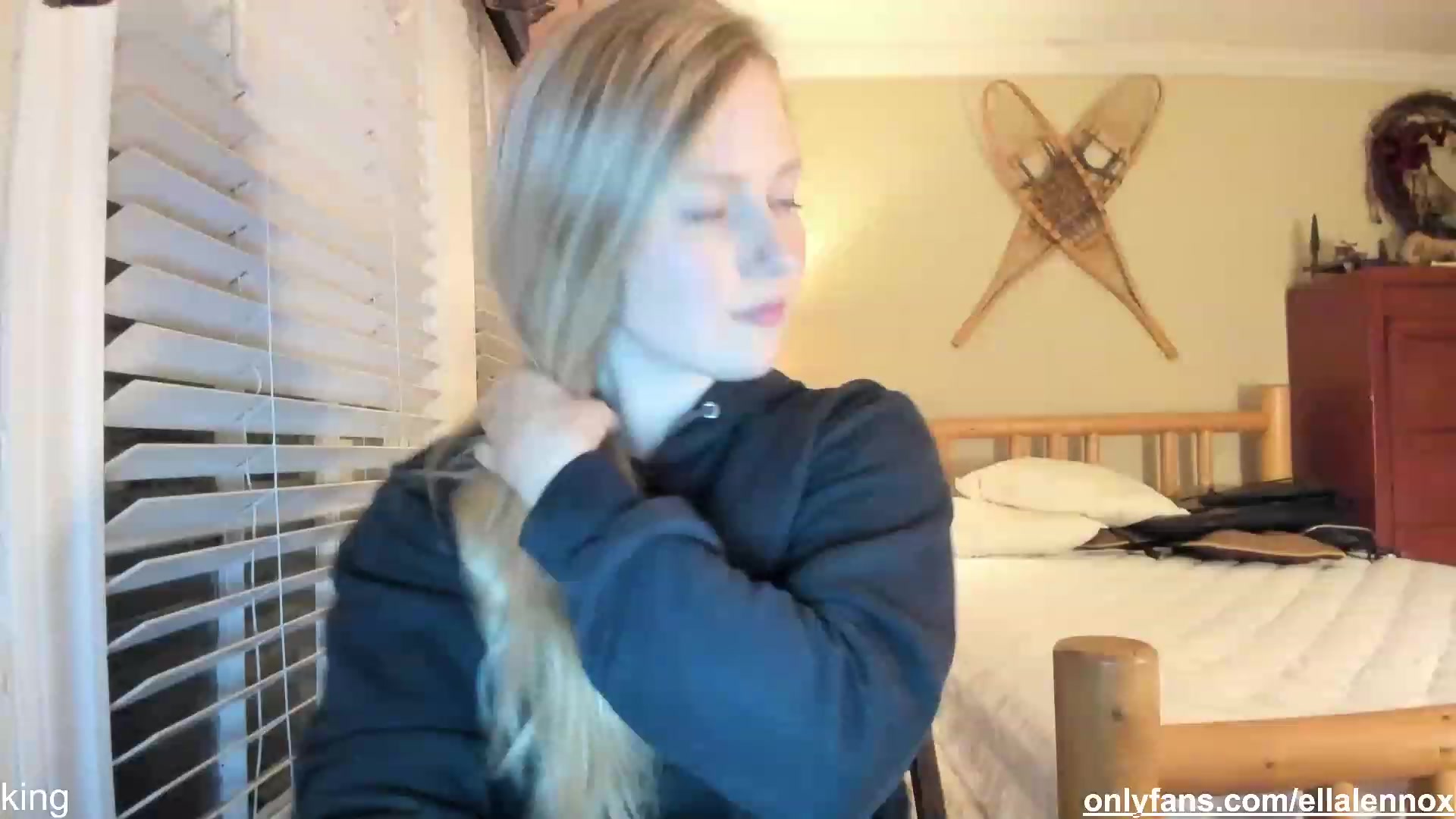 Gallery image thumbnail from EllaWood's myfreecams stream on, 03/02/2023, 01:01 image 8 of 20