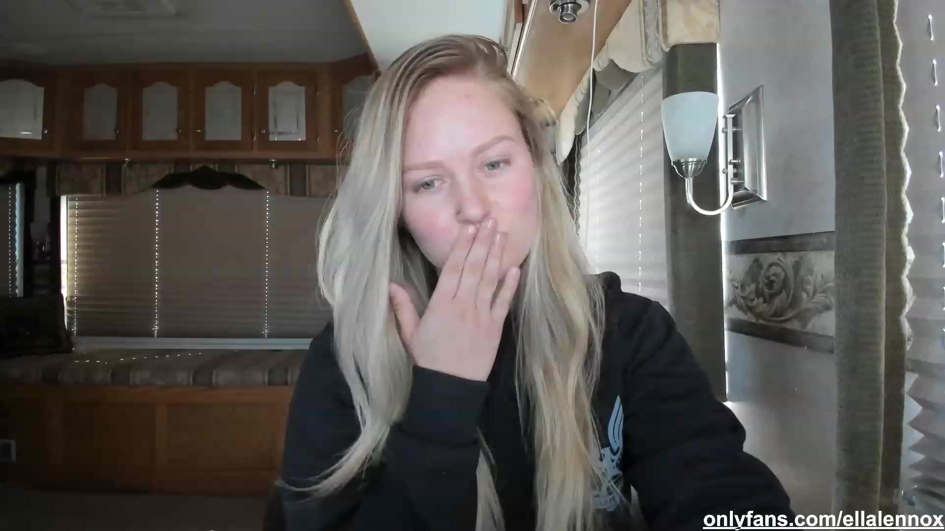 Gallery image thumbnail from EllaWood's myfreecams stream on, 03/19/2023, 22:19 image 3 of 20