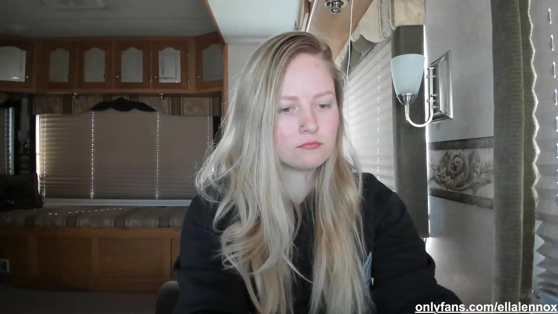 Gallery image thumbnail from EllaWood's myfreecams stream on, 03/19/2023, 22:19 image 1 of 20