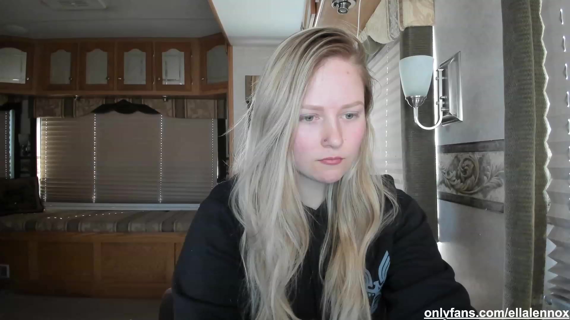 Gallery image thumbnail from EllaWood's myfreecams stream on, 03/19/2023, 22:19 image 2 of 20