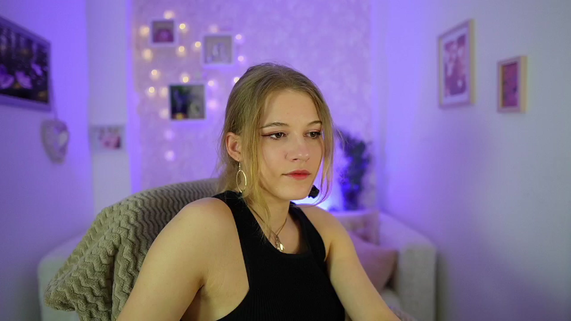 Gallery image thumbnail from Ella_Rhodes's myfreecams stream on, 05/05/2024, 19:29 image 4 of 20