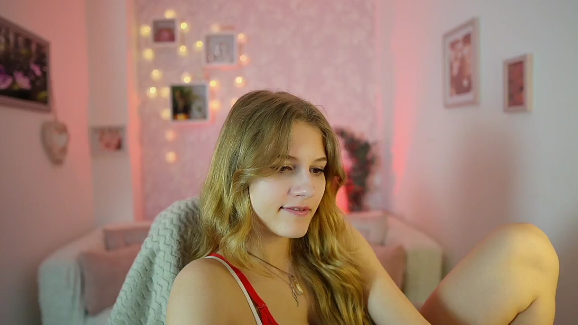 Gallery image thumbnail from Ella_Rhodes's myfreecams stream on, 05/21/2024, 18:55 image 6 of 20