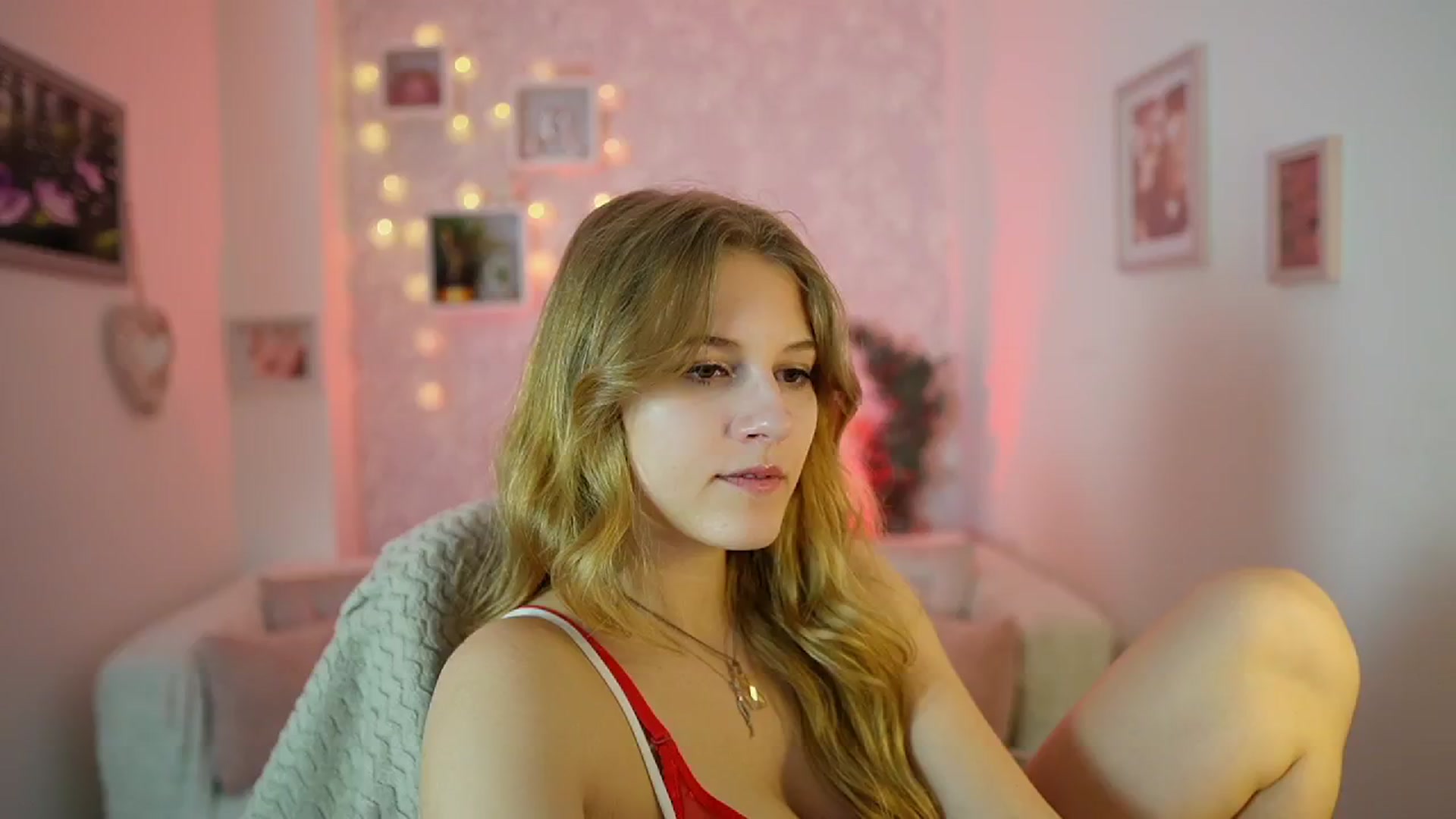 Gallery image thumbnail from Ella_Rhodes's myfreecams stream on, 05/21/2024, 18:55 image 2 of 20