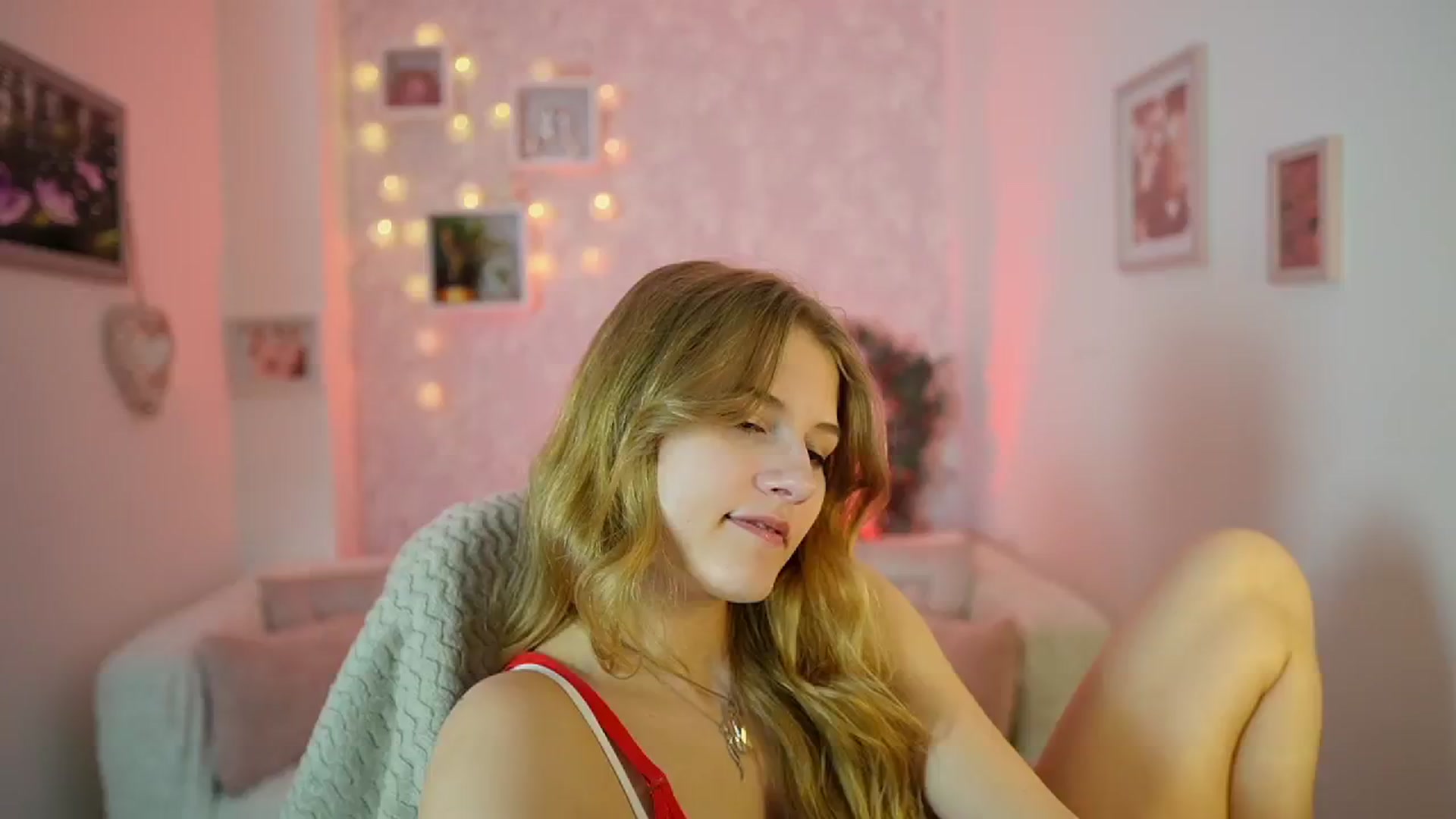 Gallery image thumbnail from Ella_Rhodes's myfreecams stream on, 05/21/2024, 18:55 image 7 of 20