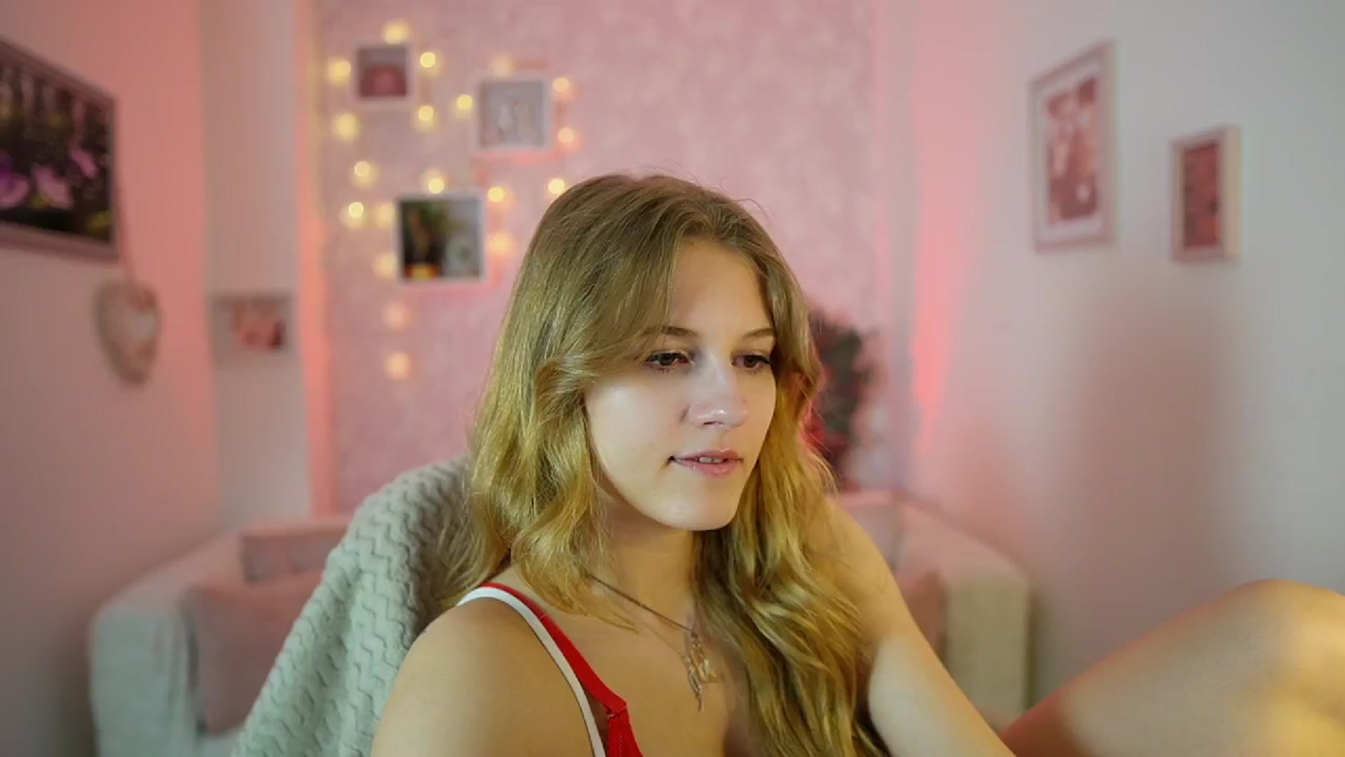 Gallery image thumbnail from Ella_Rhodes's myfreecams stream on, 05/21/2024, 18:55 image 3 of 20