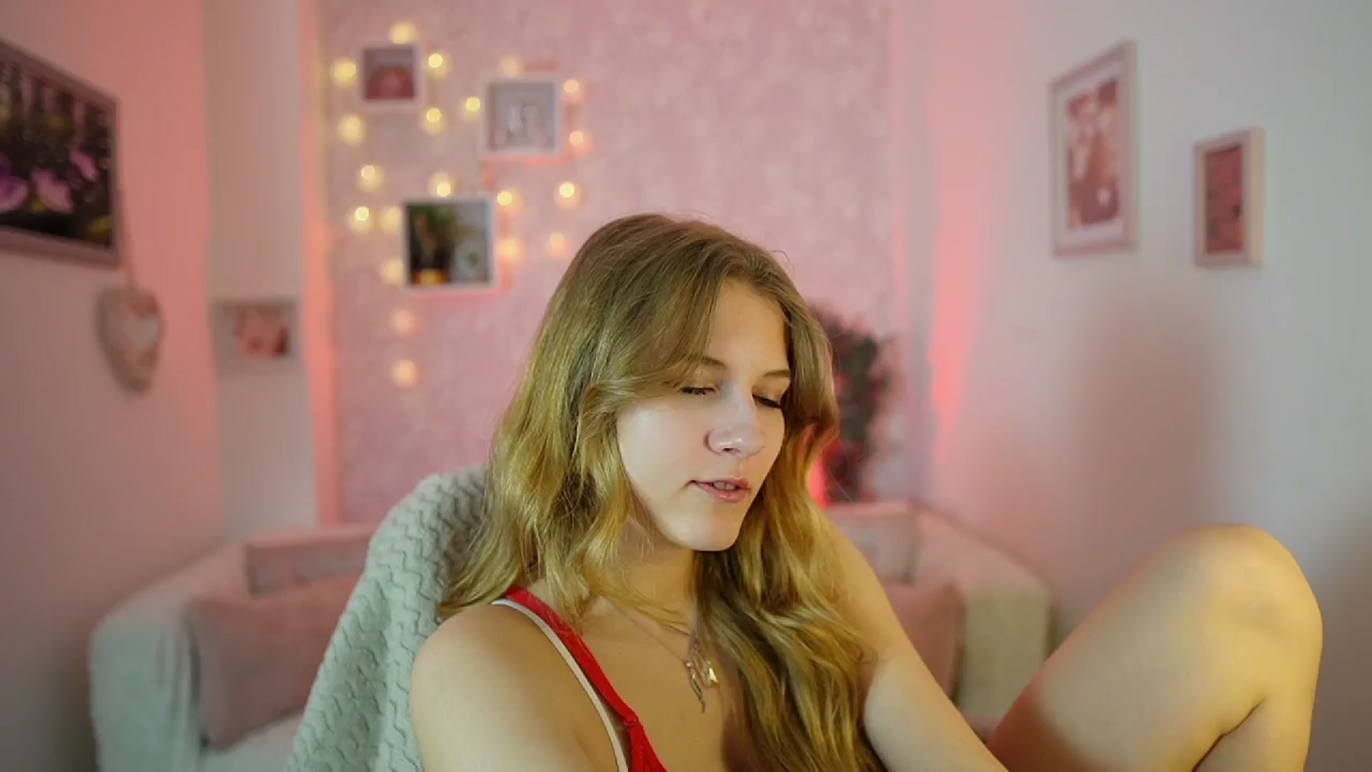 Gallery image thumbnail from Ella_Rhodes's myfreecams stream on, 05/21/2024, 18:55 image 8 of 20
