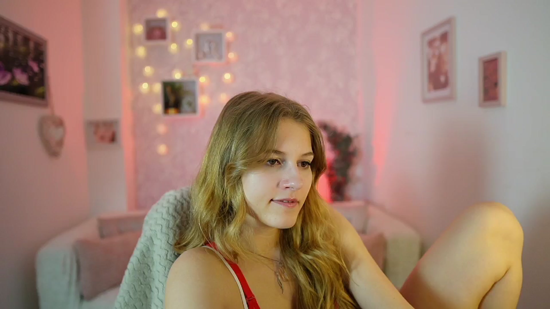 Gallery image thumbnail from Ella_Rhodes's myfreecams stream on, 05/21/2024, 18:55 image 10 of 20