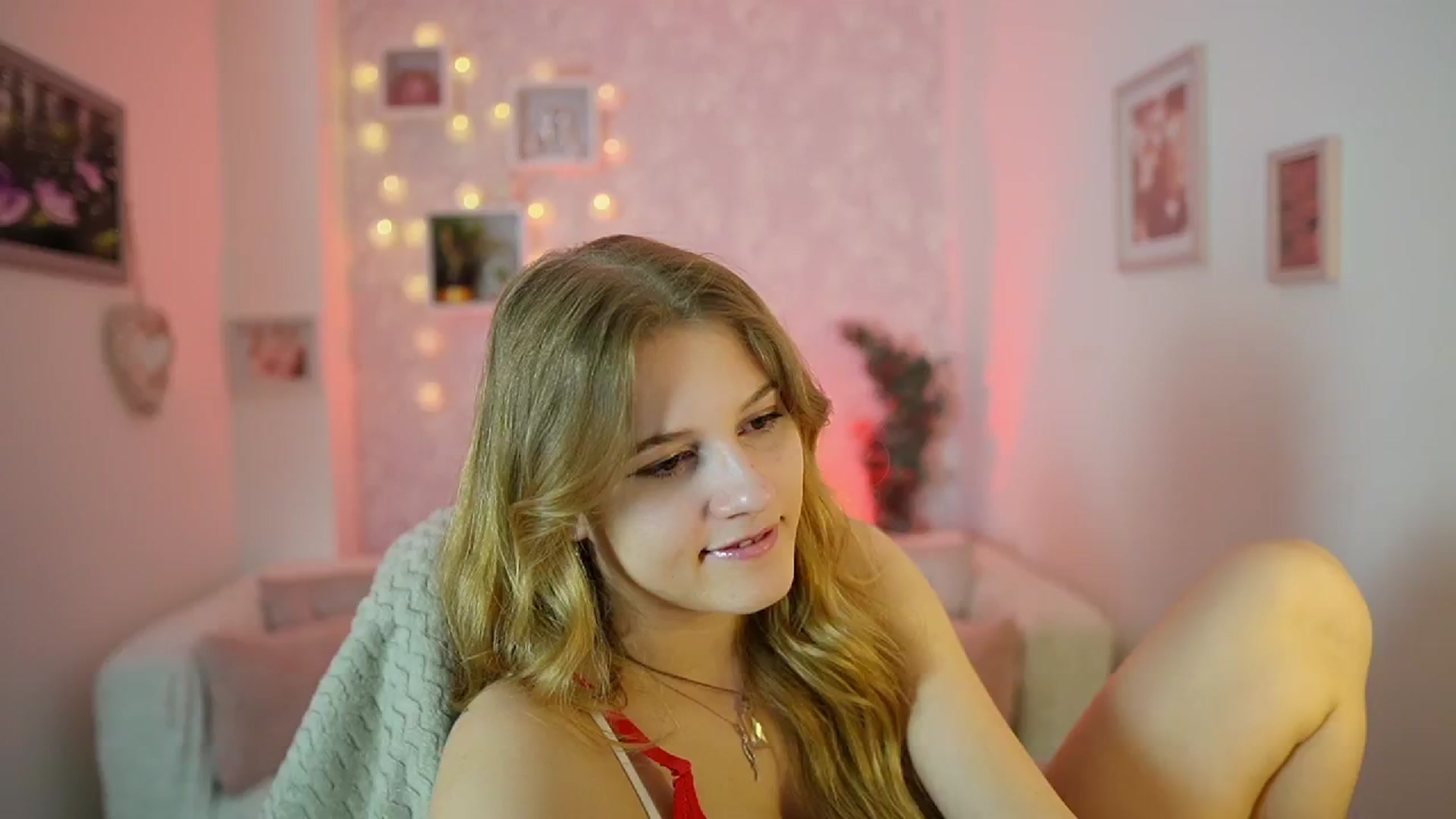 Gallery image thumbnail from Ella_Rhodes's myfreecams stream on, 05/21/2024, 18:55 image 5 of 20