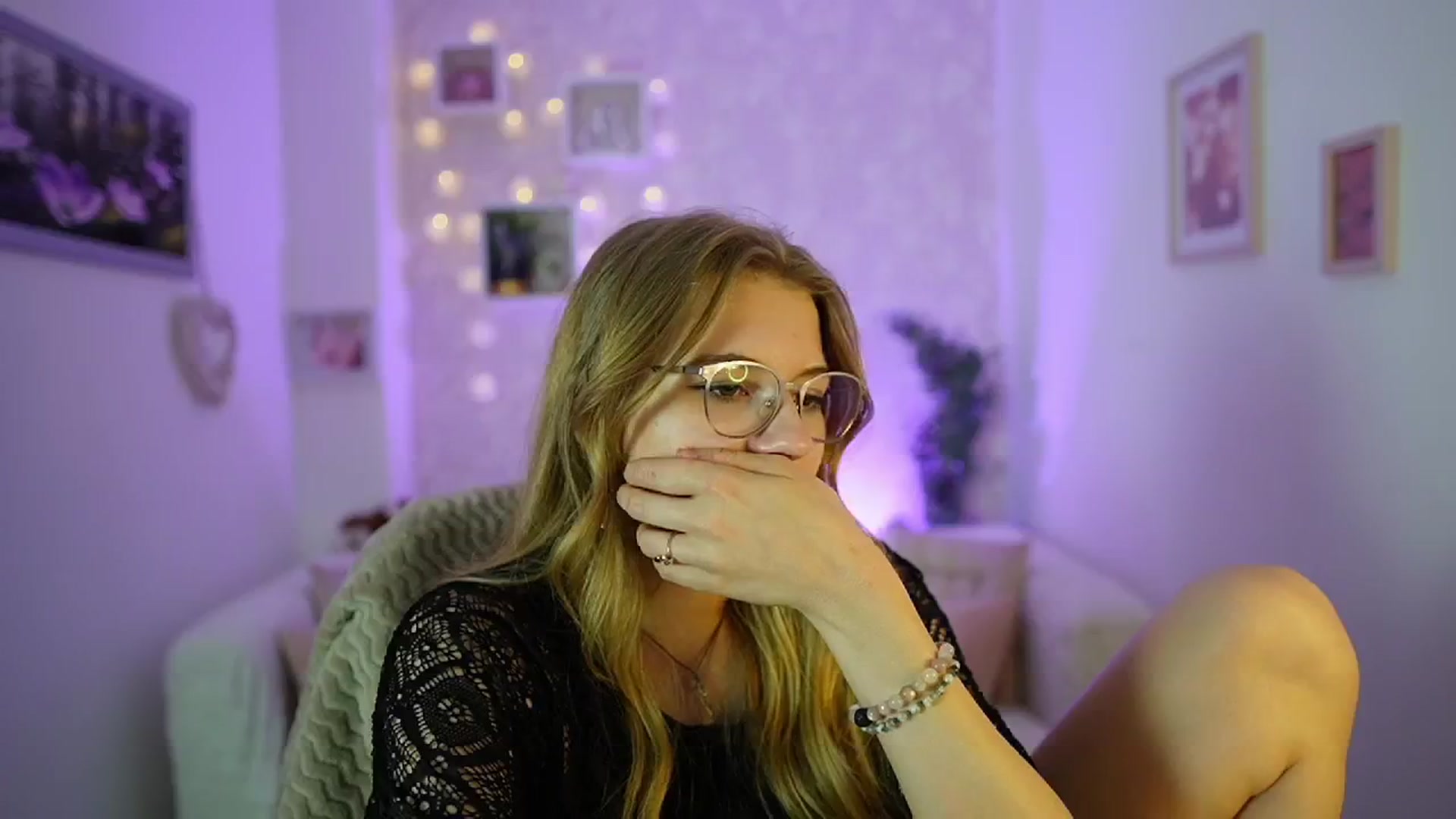 Gallery image thumbnail from Ella_Rhodes's myfreecams stream on, 05/24/2024, 18:35 image 2 of 20
