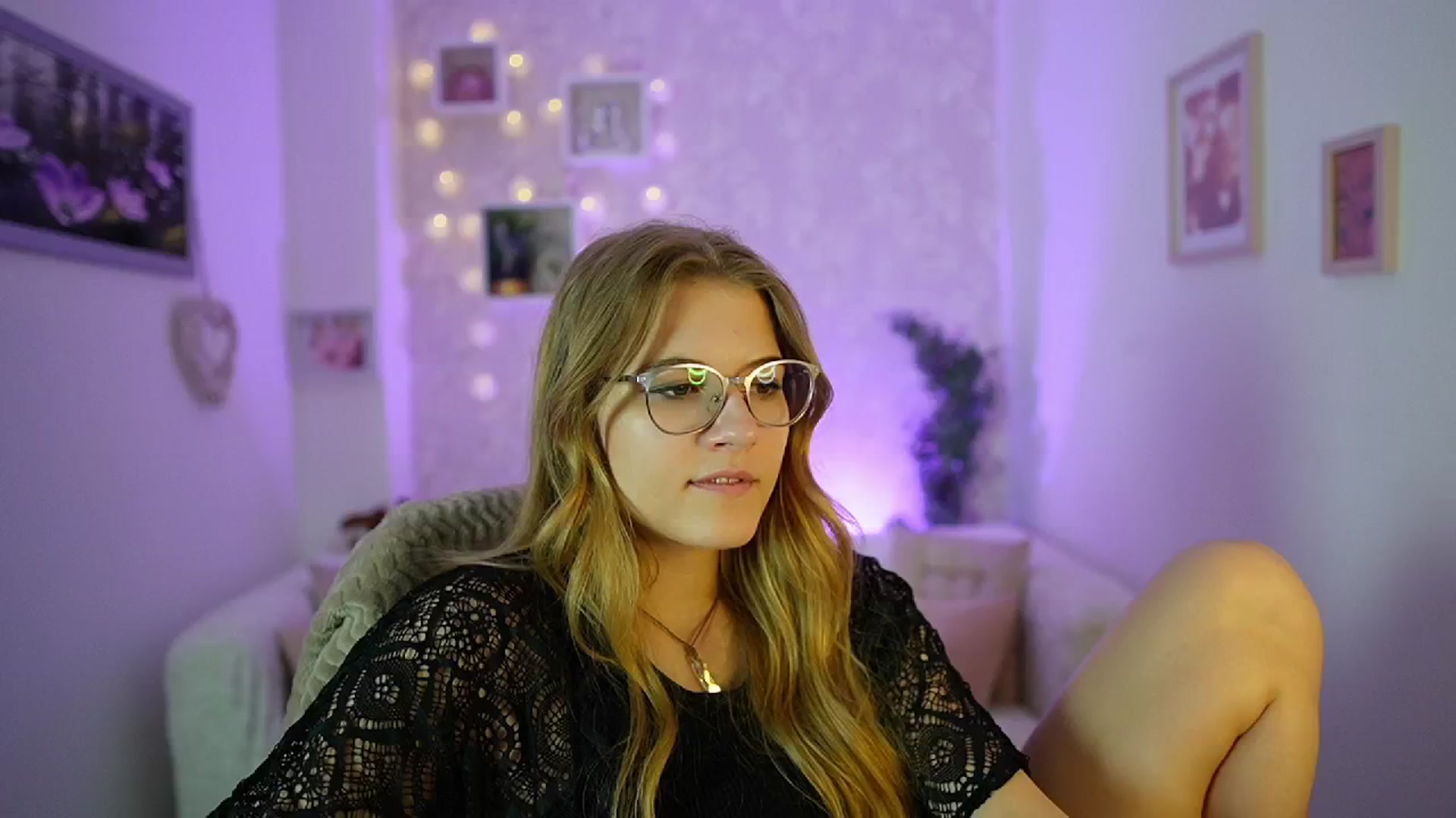 Gallery image thumbnail from Ella_Rhodes's myfreecams stream on, 05/24/2024, 18:35 image 5 of 20
