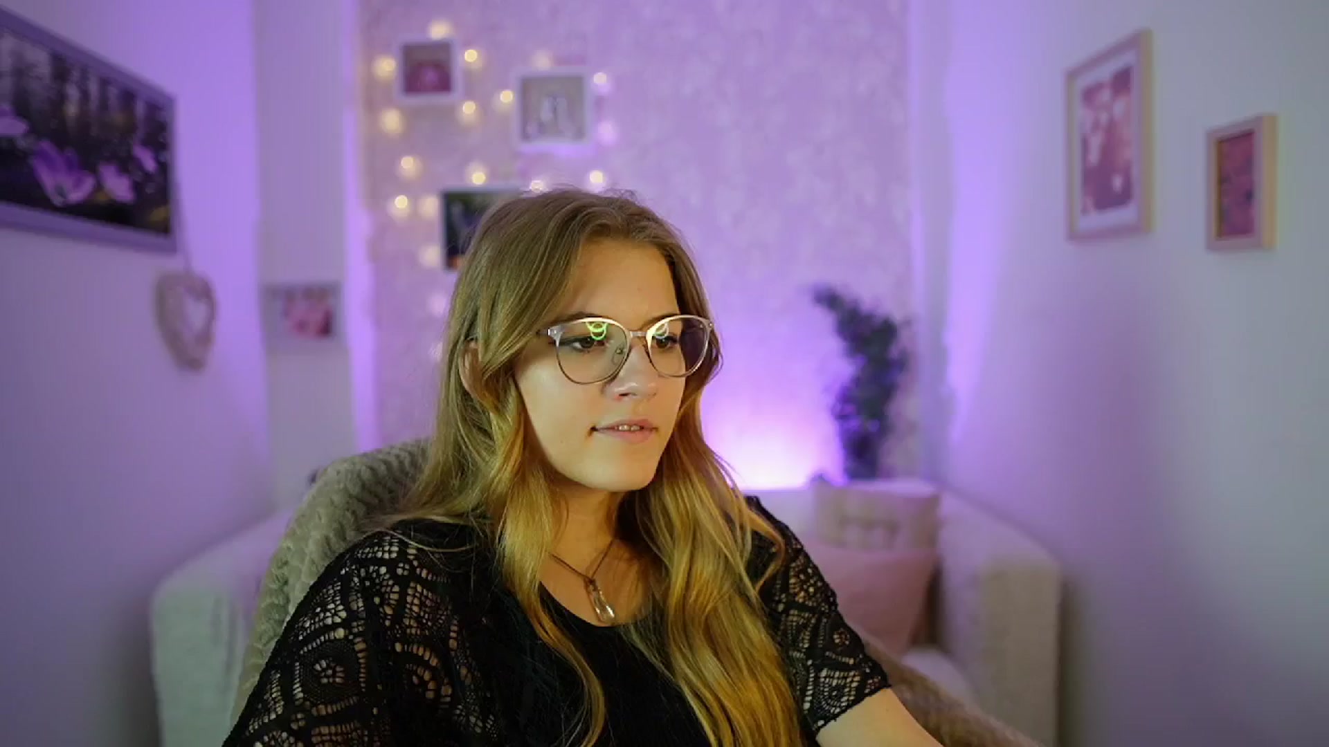 Gallery image thumbnail from Ella_Rhodes's myfreecams stream on, 05/24/2024, 19:47 image 2 of 20