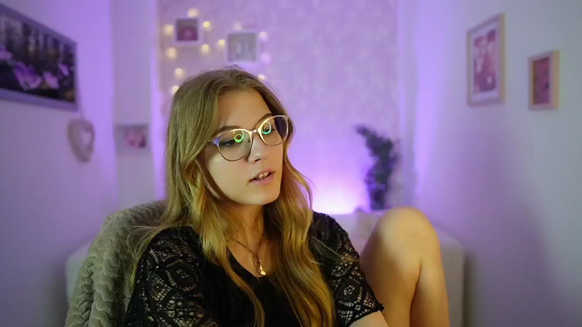 Gallery image thumbnail from Ella_Rhodes's myfreecams stream on, 05/24/2024, 19:47 image 9 of 20