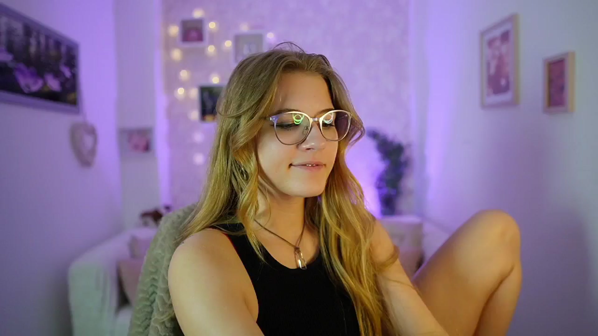 Gallery image thumbnail from Ella_Rhodes's myfreecams stream on, 05/24/2024, 19:47 image 13 of 20