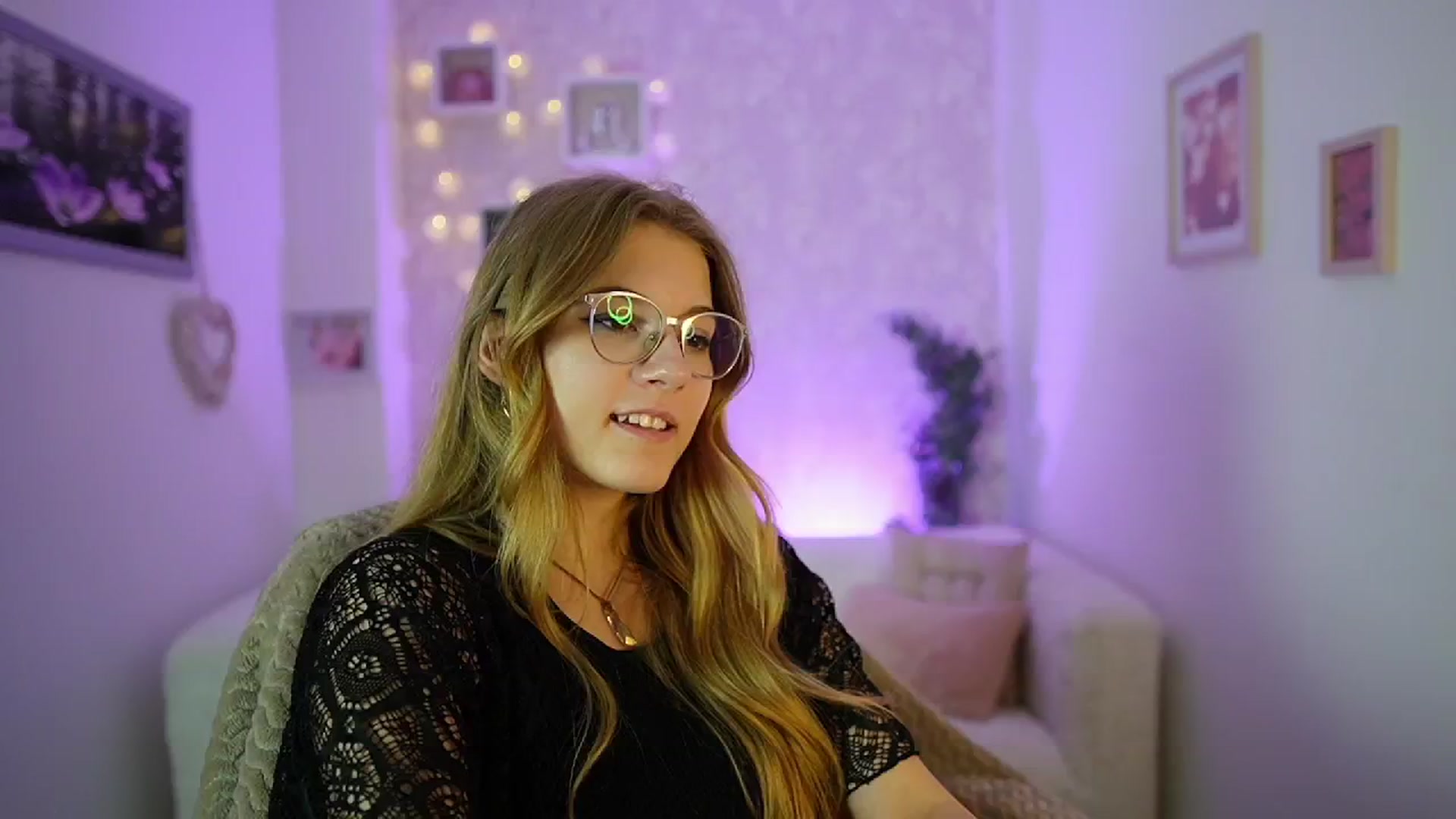 Gallery image thumbnail from Ella_Rhodes's myfreecams stream on, 05/24/2024, 19:47 image 6 of 20