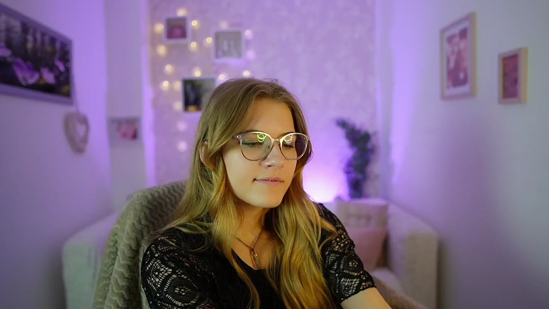 Gallery image thumbnail from Ella_Rhodes's myfreecams stream on, 05/24/2024, 19:47 image 3 of 20