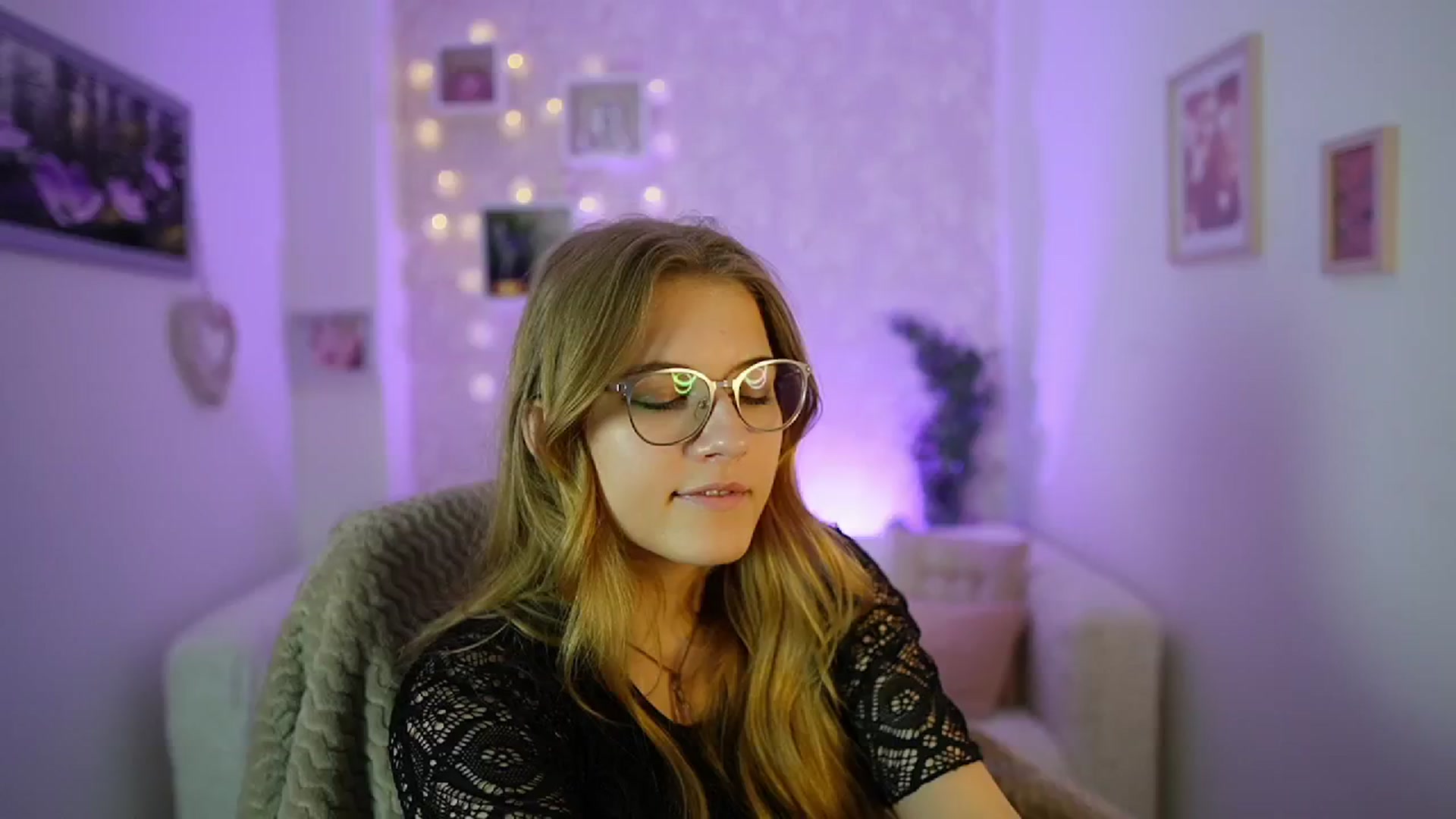 Gallery image thumbnail from Ella_Rhodes's myfreecams stream on, 05/24/2024, 19:47 image 5 of 20