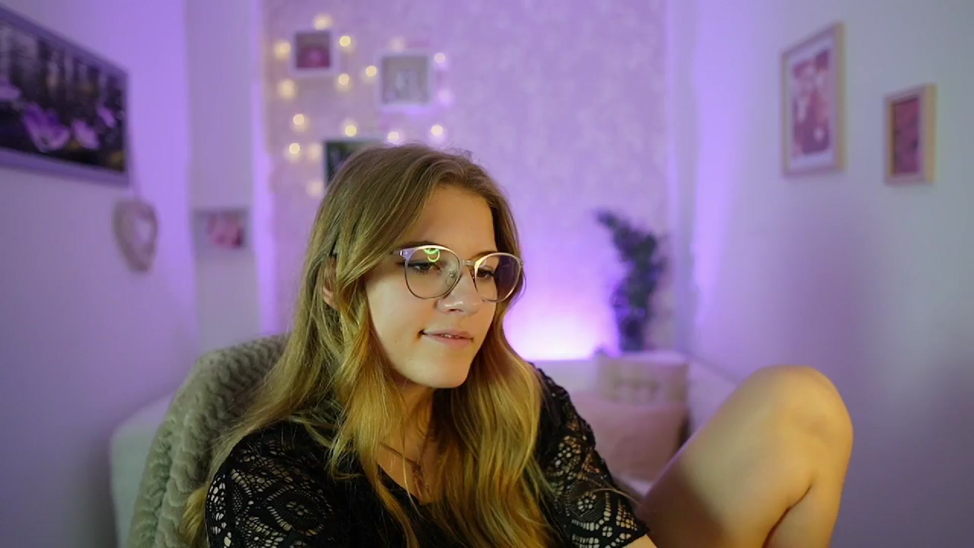 Gallery image thumbnail from Ella_Rhodes's myfreecams stream on, 05/24/2024, 19:47 image 10 of 20