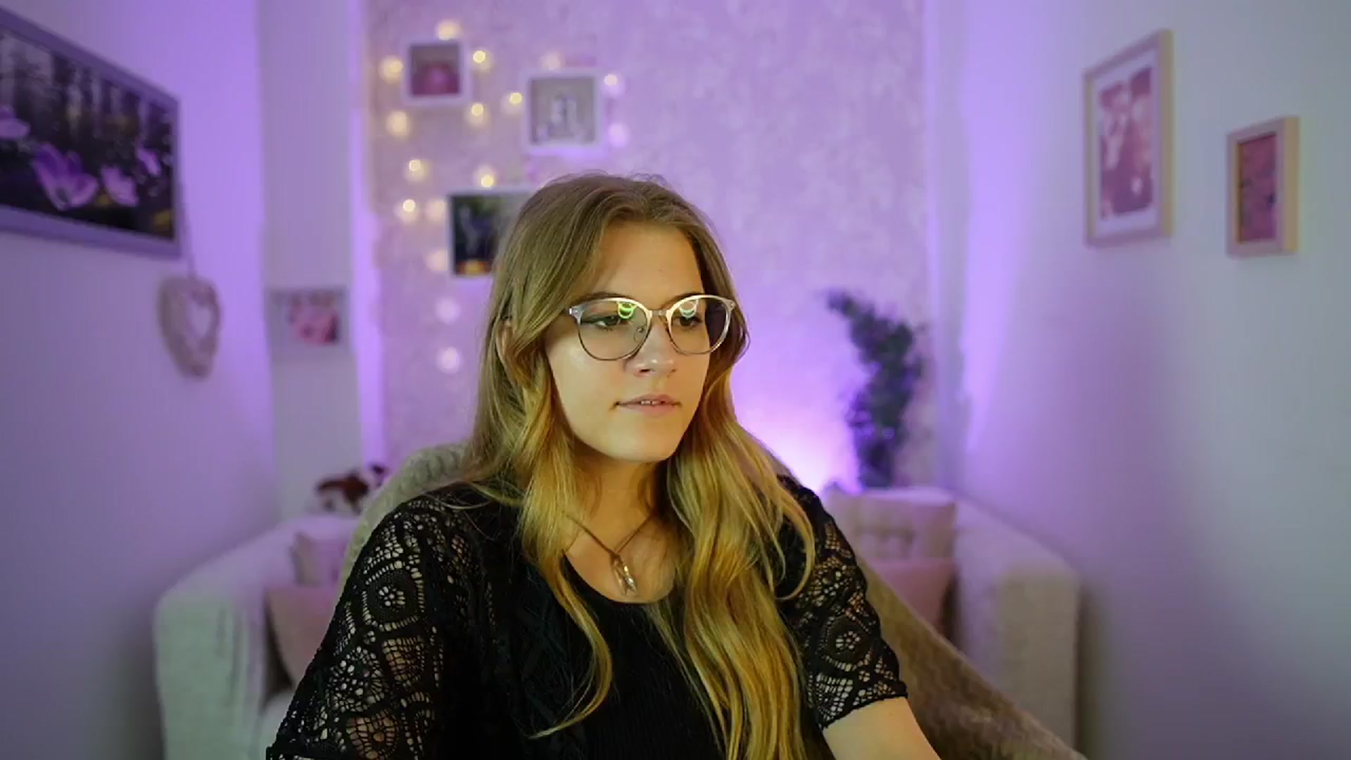 Gallery image thumbnail from Ella_Rhodes's myfreecams stream on, 05/24/2024, 19:47 image 4 of 20