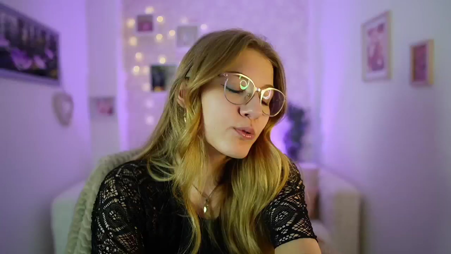 Gallery image thumbnail from Ella_Rhodes's myfreecams stream on, 05/24/2024, 19:47 image 7 of 20