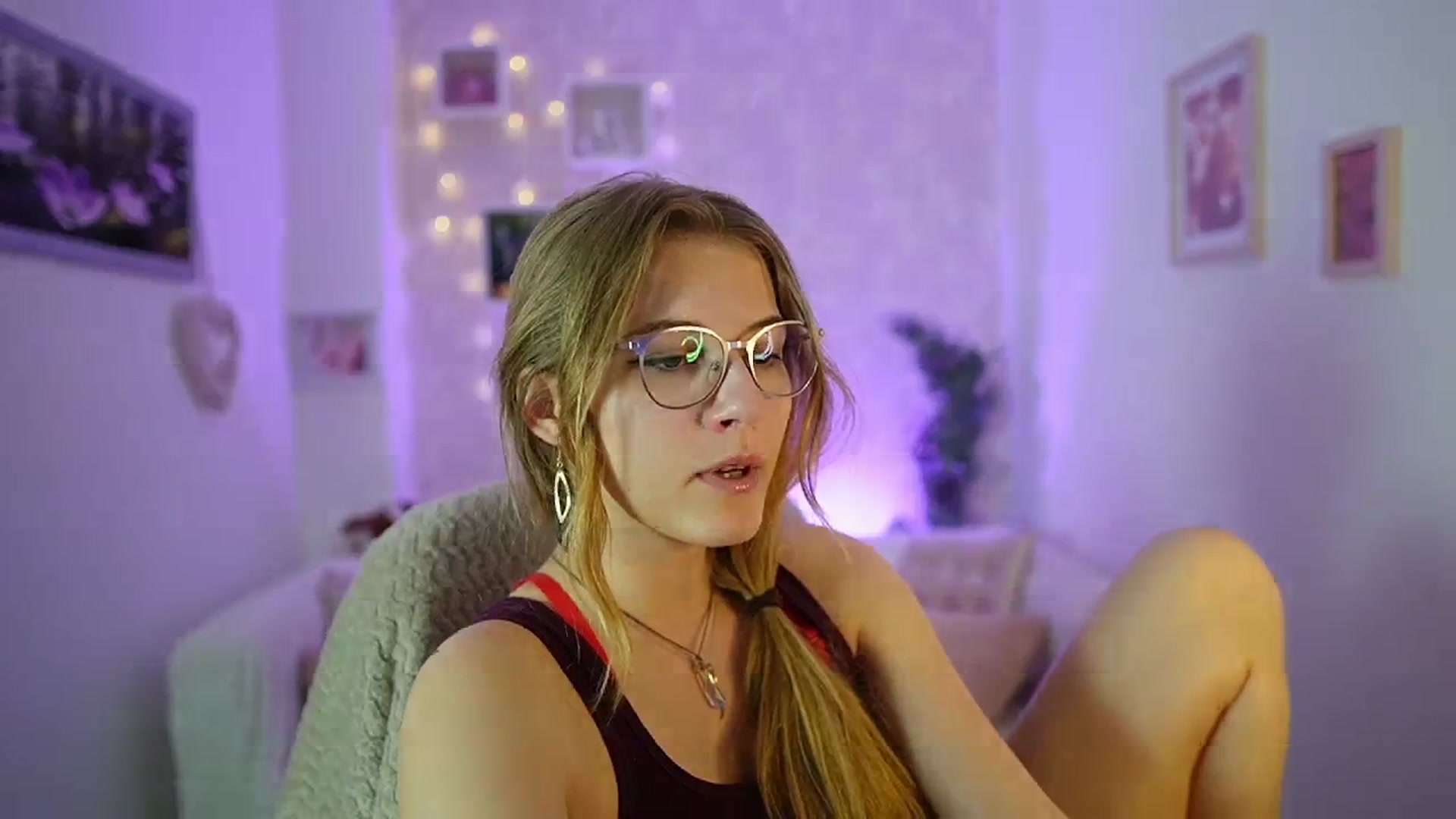 Gallery image thumbnail from Ella_Rhodes's myfreecams stream on, 05/25/2024, 20:03 image 2 of 20