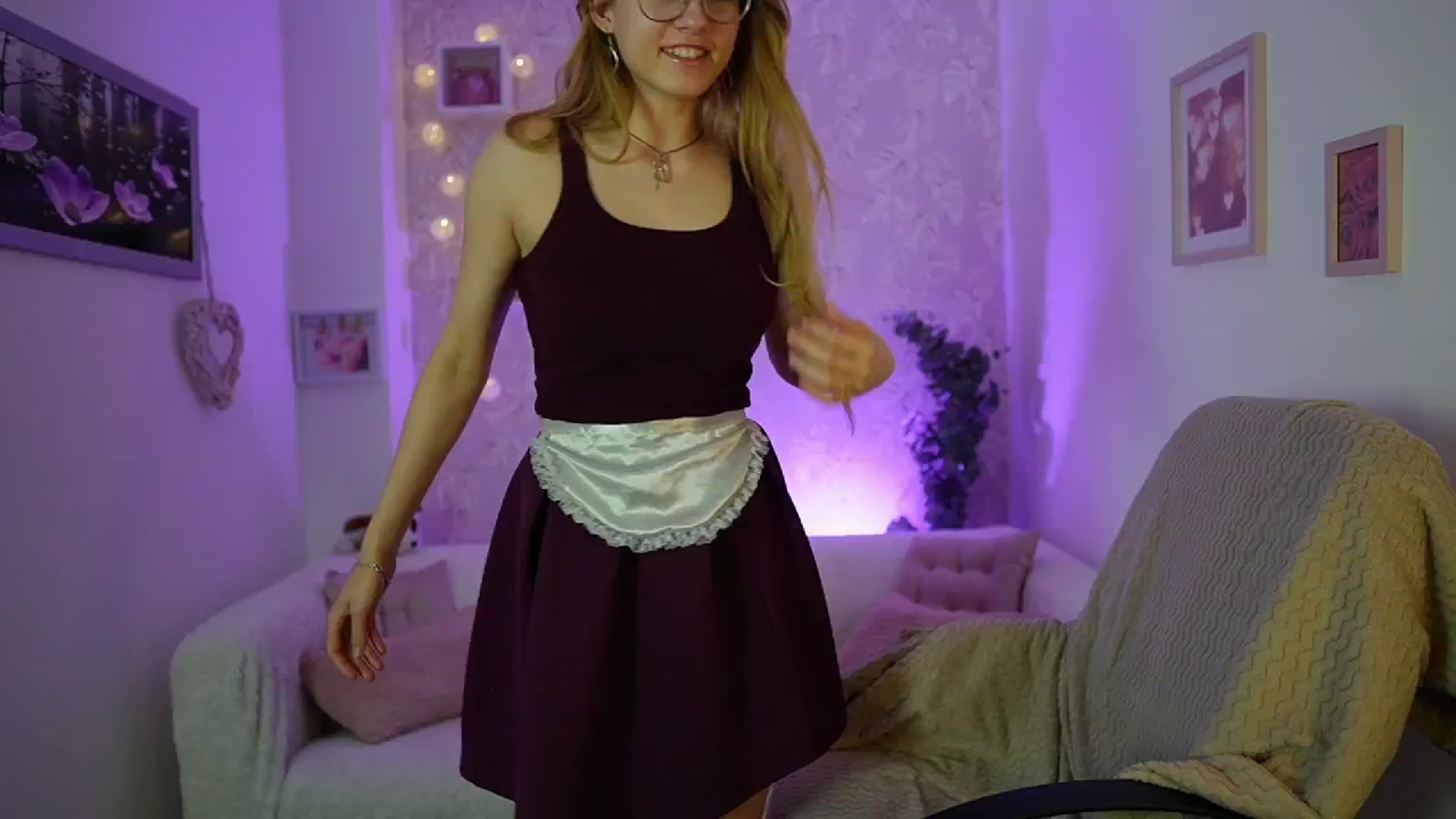 Gallery image thumbnail from Ella_Rhodes's myfreecams stream on, 05/25/2024, 20:03 image 18 of 20