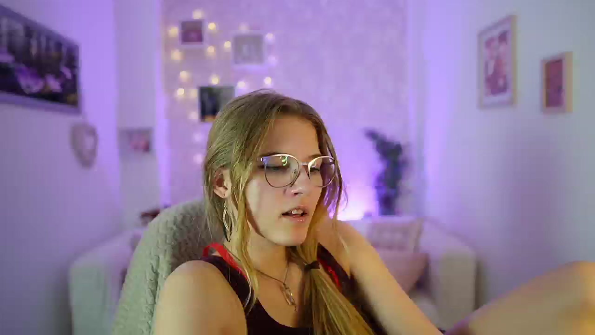 Gallery image thumbnail from Ella_Rhodes's myfreecams stream on, 05/25/2024, 20:03 image 4 of 20
