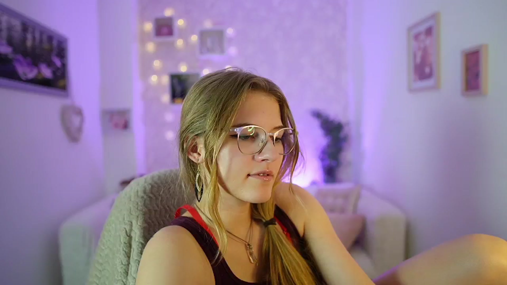 Gallery image thumbnail from Ella_Rhodes's myfreecams stream on, 05/25/2024, 20:03 image 5 of 20