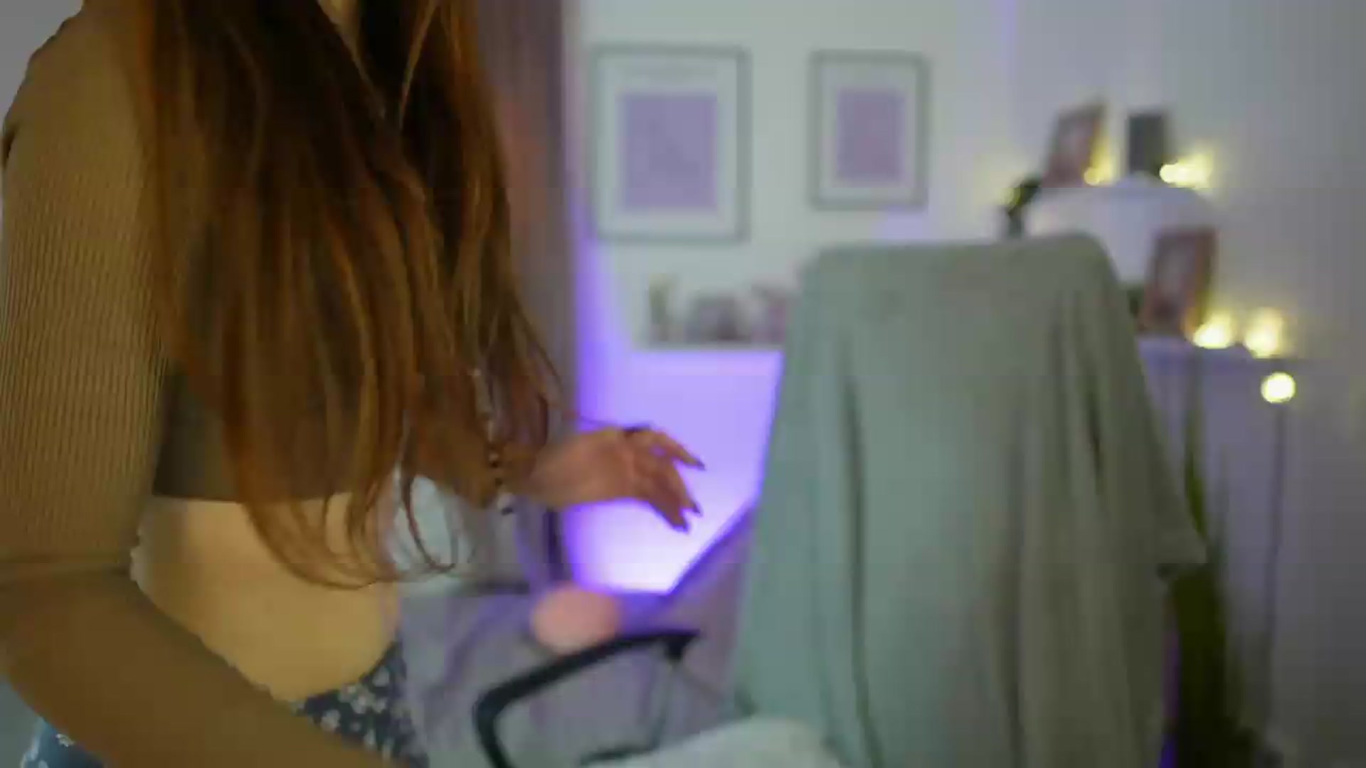 Gallery image thumbnail from Ella_Young's myfreecams stream on, 09/03/2026, 16:25 image 1 of 20