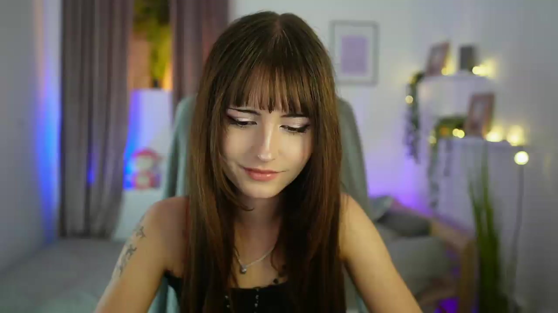 Gallery image thumbnail from Ella_Young's myfreecams stream on, 09/04/2026, 16:33 image 17 of 20