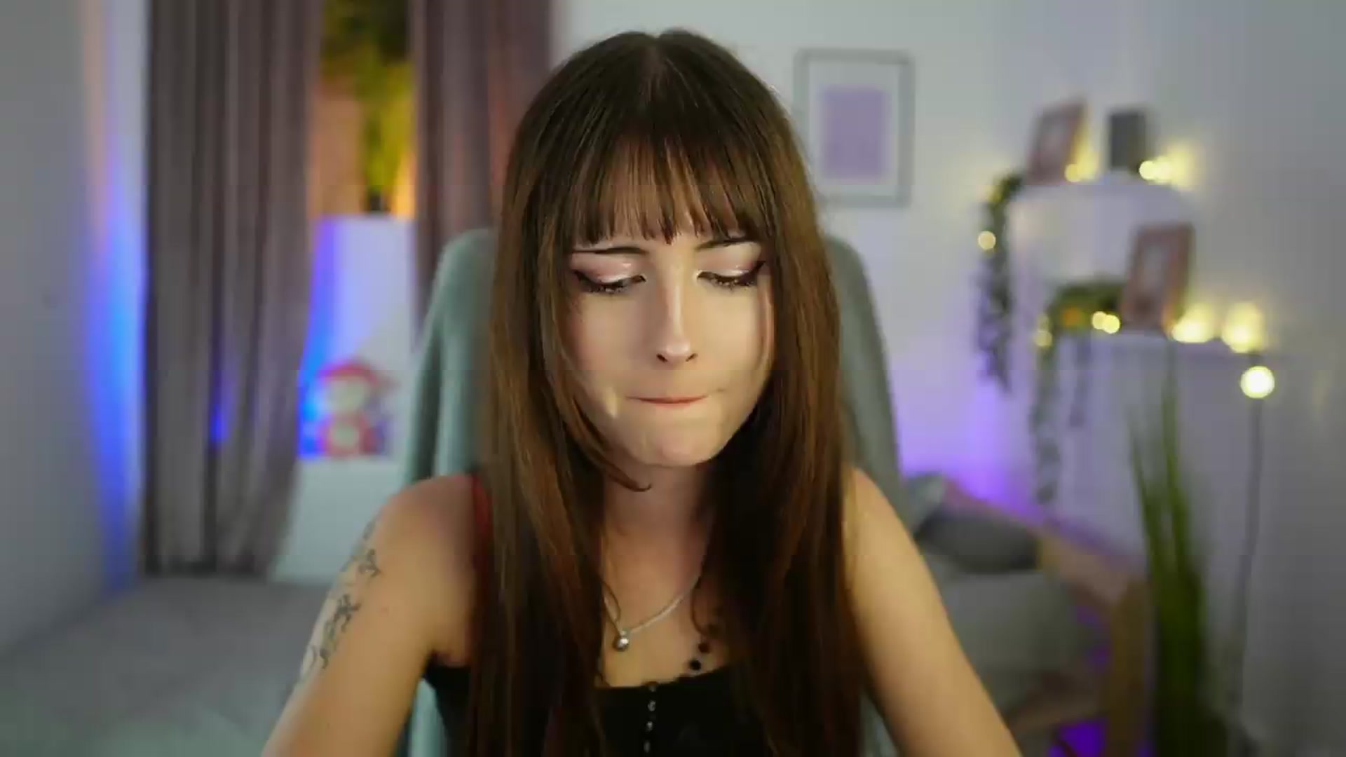 Gallery image thumbnail from Ella_Young's myfreecams stream on, 09/04/2026, 16:33 image 16 of 20