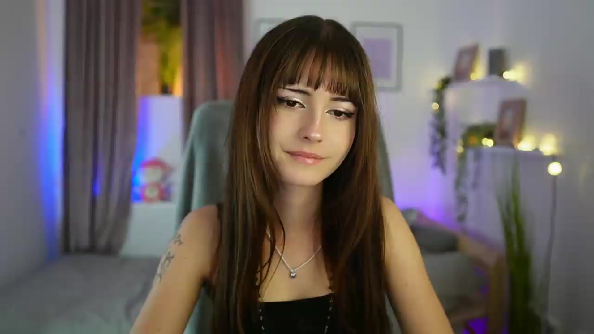 Gallery image thumbnail from Ella_Young's myfreecams stream on, 09/04/2026, 16:33 image 2 of 20