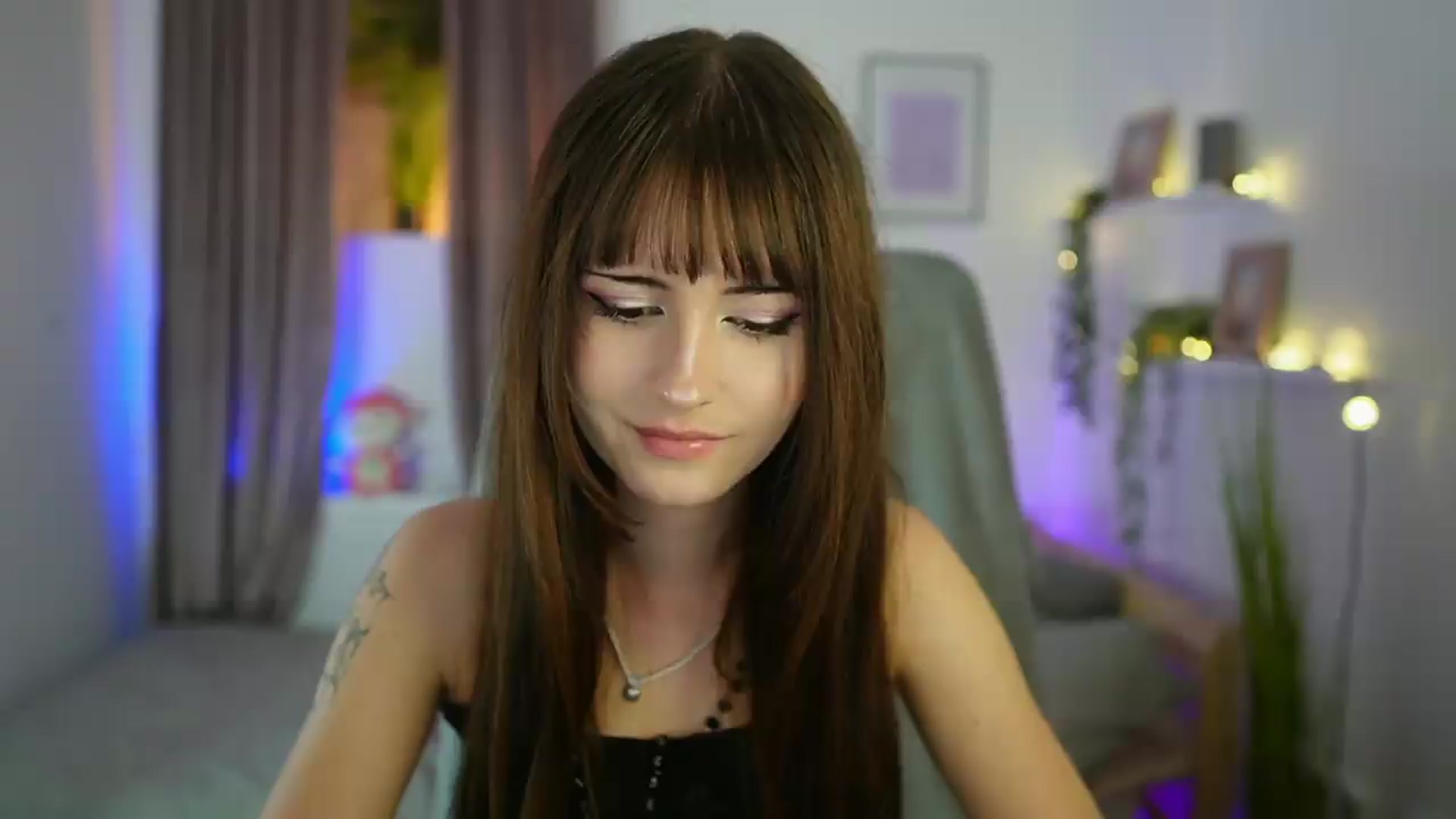 Gallery image thumbnail from Ella_Young's myfreecams stream on, 09/04/2026, 16:33 image 15 of 20