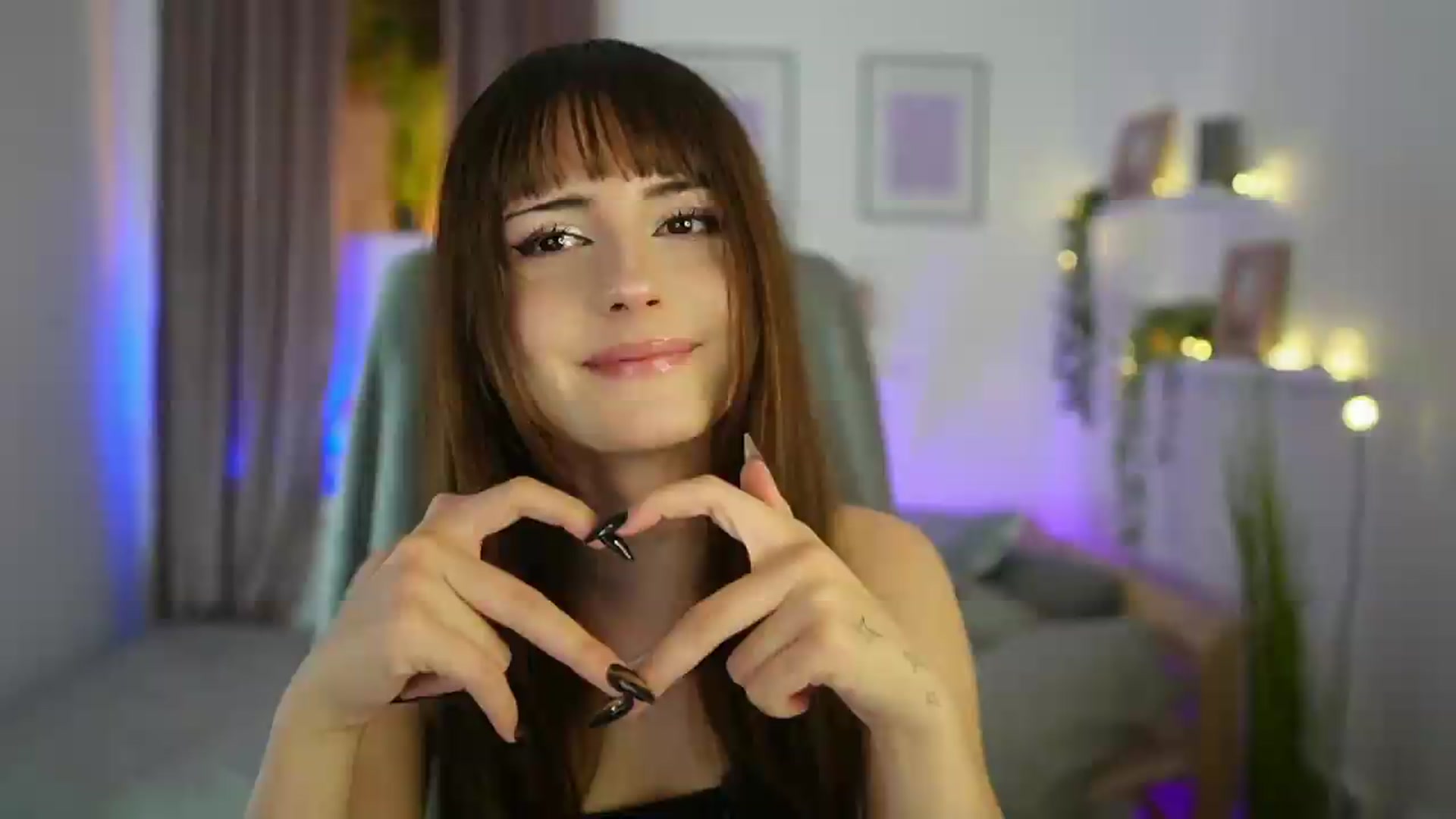 Gallery image thumbnail from Ella_Young's myfreecams stream on, 09/04/2026, 17:54 image 3 of 20