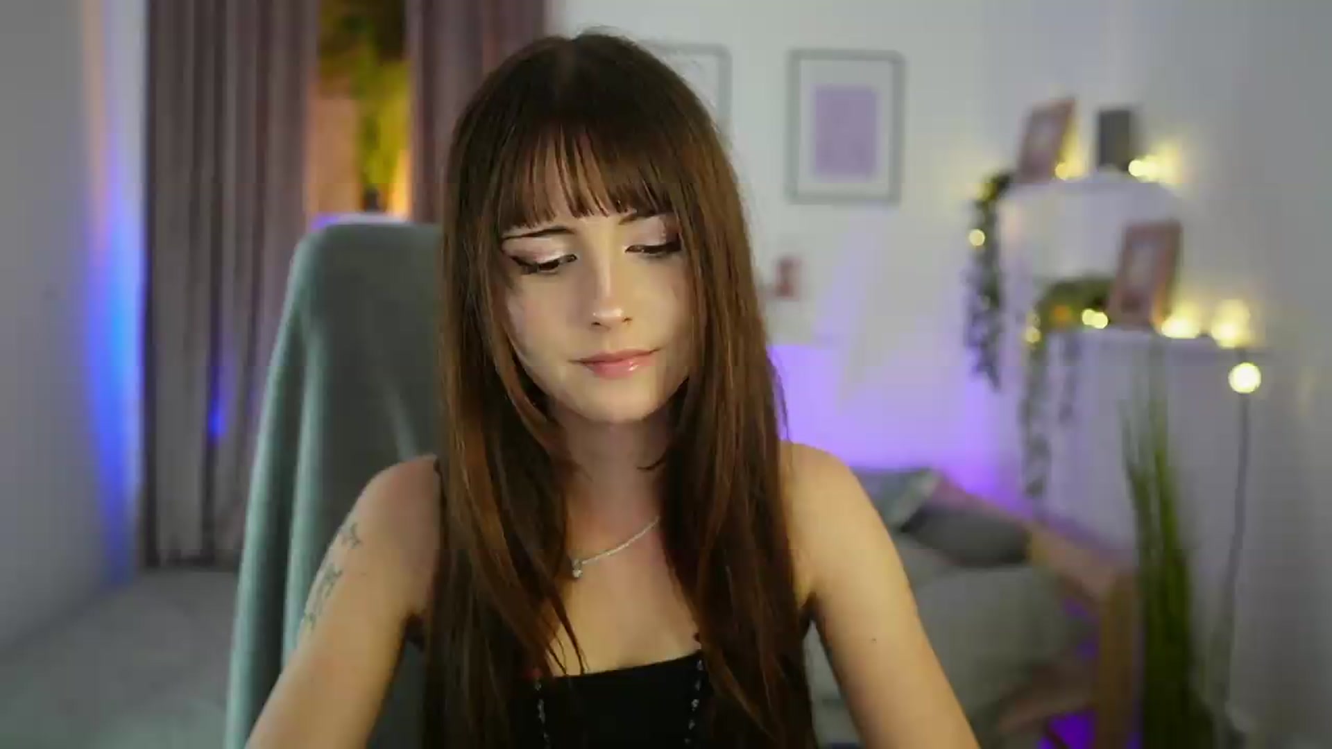 Gallery image thumbnail from Ella_Young's myfreecams stream on, 09/04/2026, 17:54 image 1 of 20