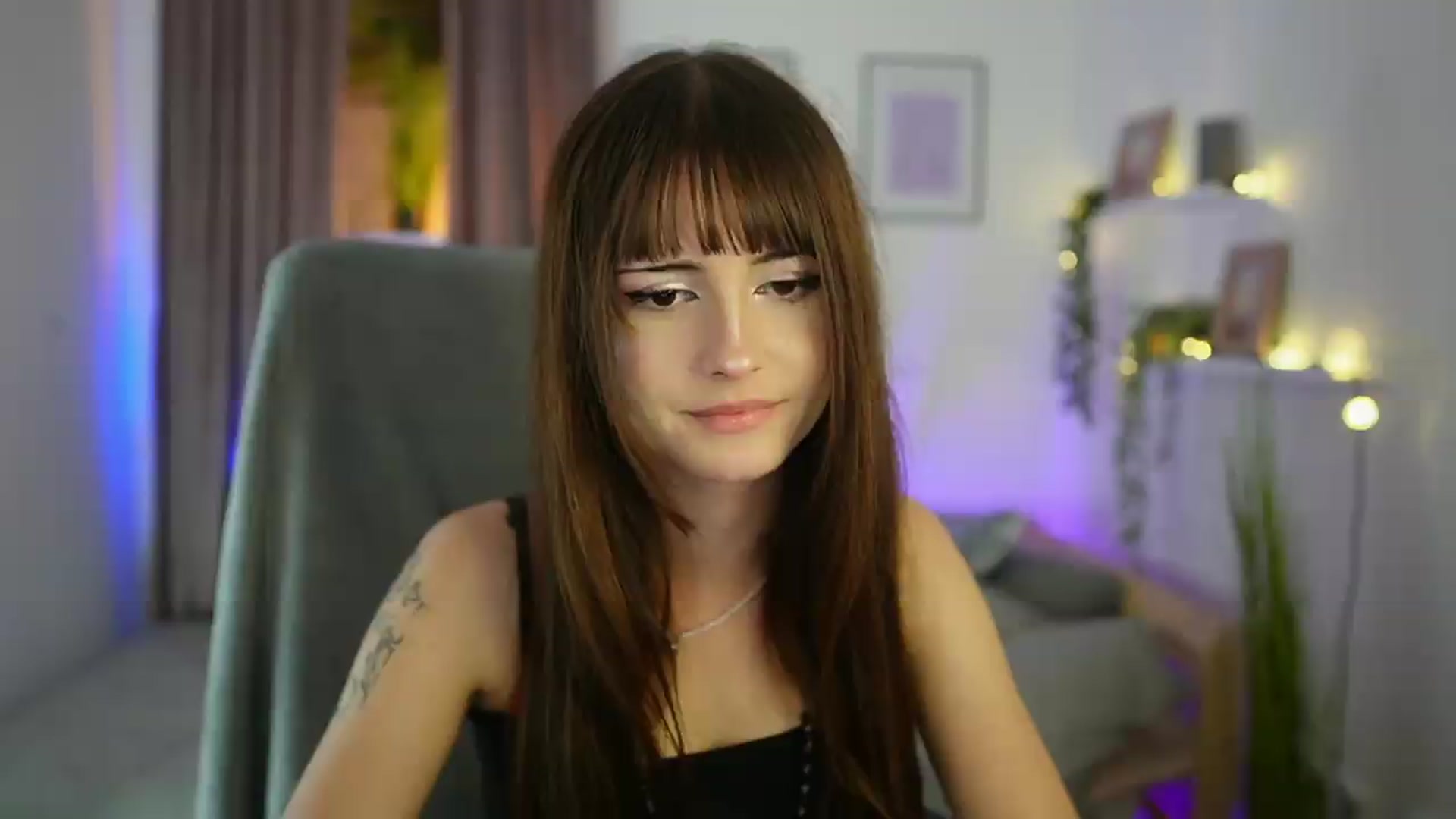 Gallery image thumbnail from Ella_Young's myfreecams stream on, 09/04/2026, 17:54 image 2 of 20