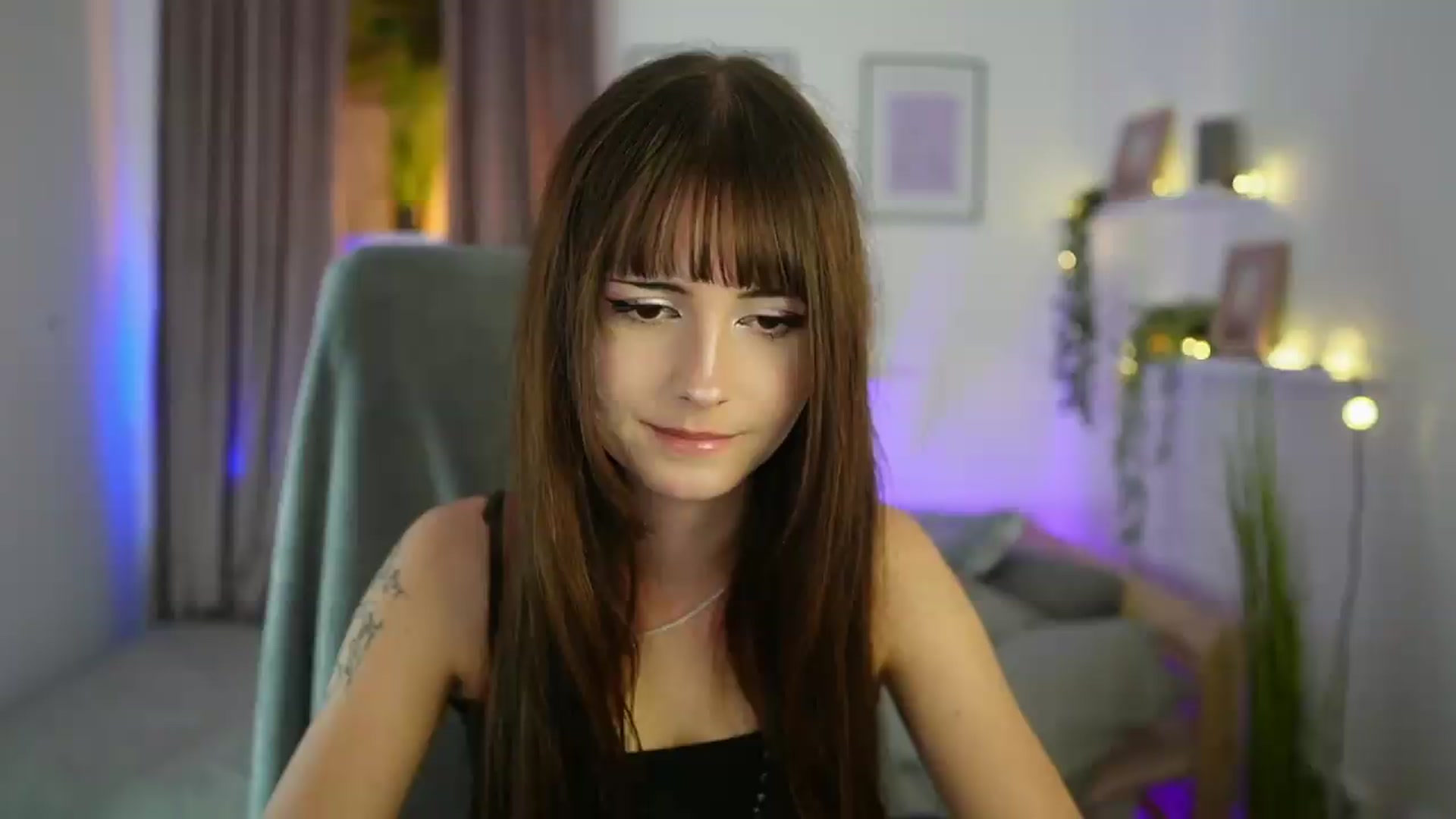 Gallery image thumbnail from Ella_Young's myfreecams stream on, 09/04/2026, 17:54 image 5 of 20