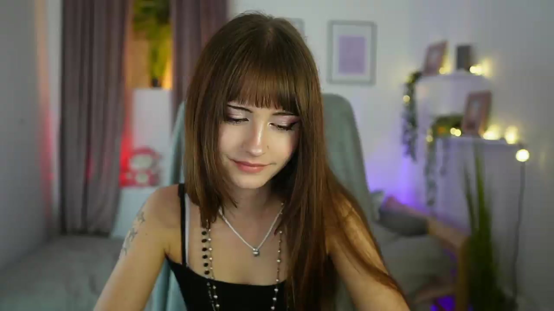 Gallery image thumbnail from Ella_Young's myfreecams stream on, 09/07/2026, 13:58 image 17 of 20