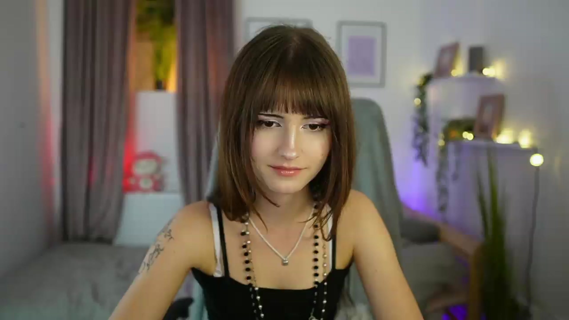 Gallery image thumbnail from Ella_Young's myfreecams stream on, 09/07/2026, 14:46 image 10 of 20