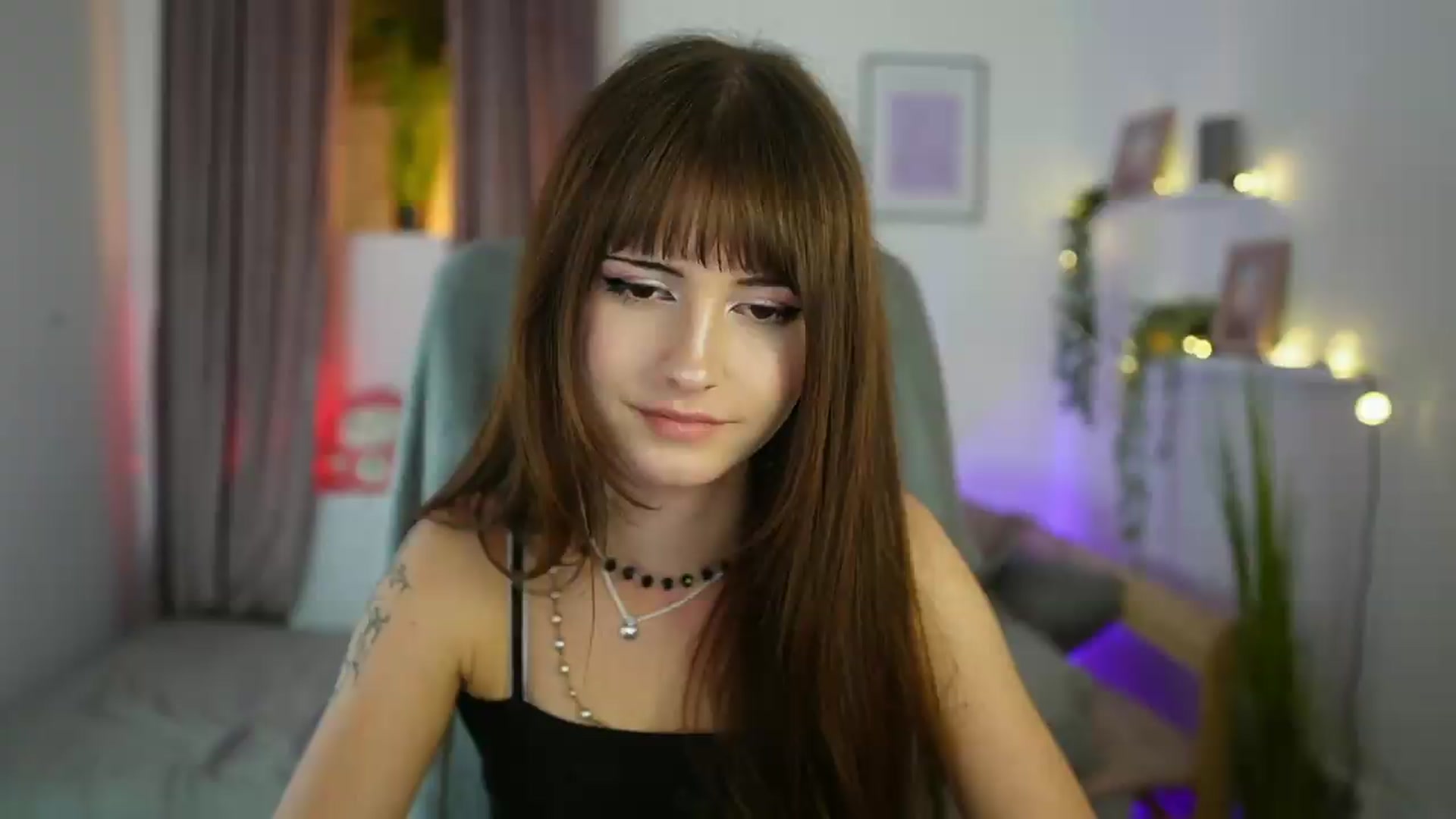 Gallery image thumbnail from Ella_Young's myfreecams stream on, 09/07/2026, 17:25 image 11 of 20