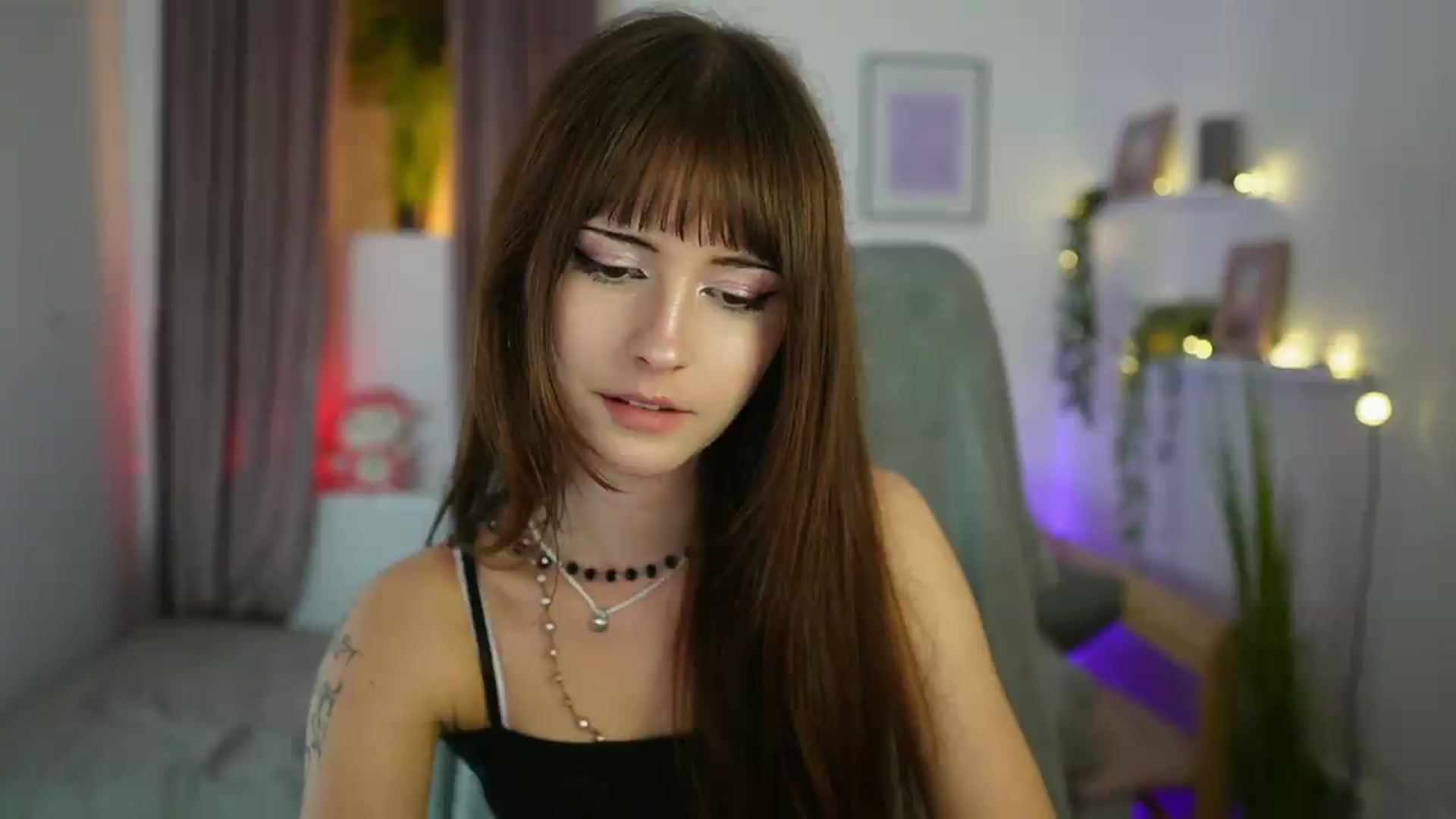 Gallery image thumbnail from Ella_Young's myfreecams stream on, 09/07/2026, 17:25 image 1 of 20