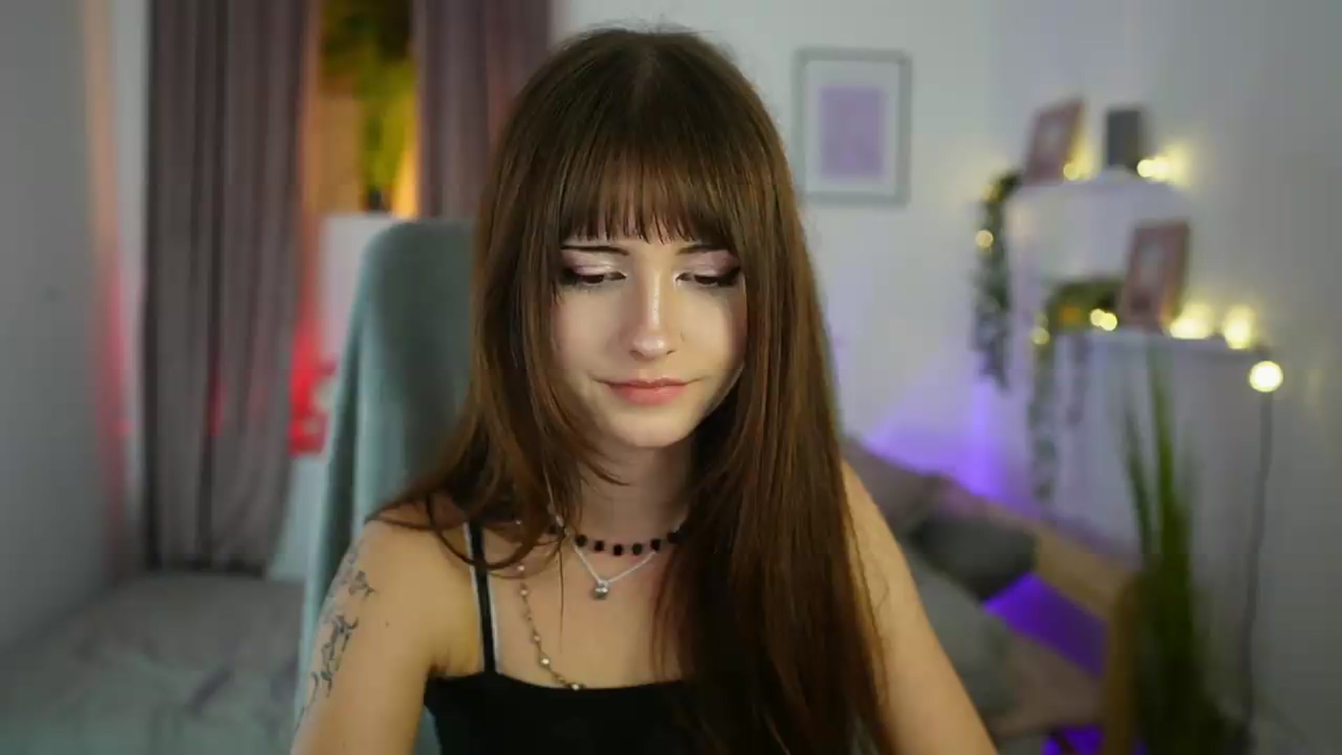 Gallery image thumbnail from Ella_Young's myfreecams stream on, 09/07/2026, 17:25 image 9 of 20