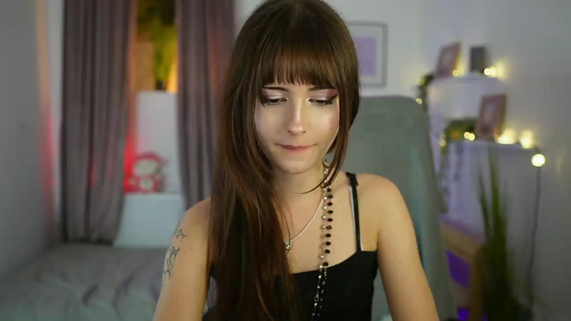 Gallery image thumbnail from Ella_Young's myfreecams stream on, 09/07/2026, 18:16 image 18 of 20