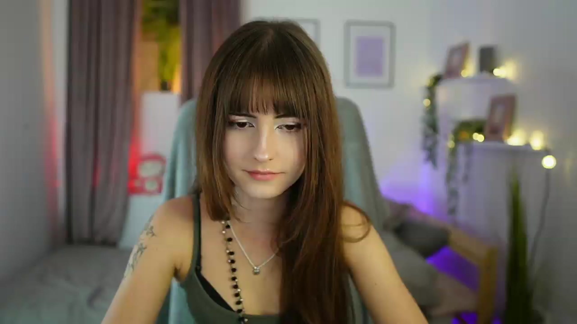 Gallery image thumbnail from Ella_Young's myfreecams stream on, 09/08/2026, 14:14 image 15 of 20