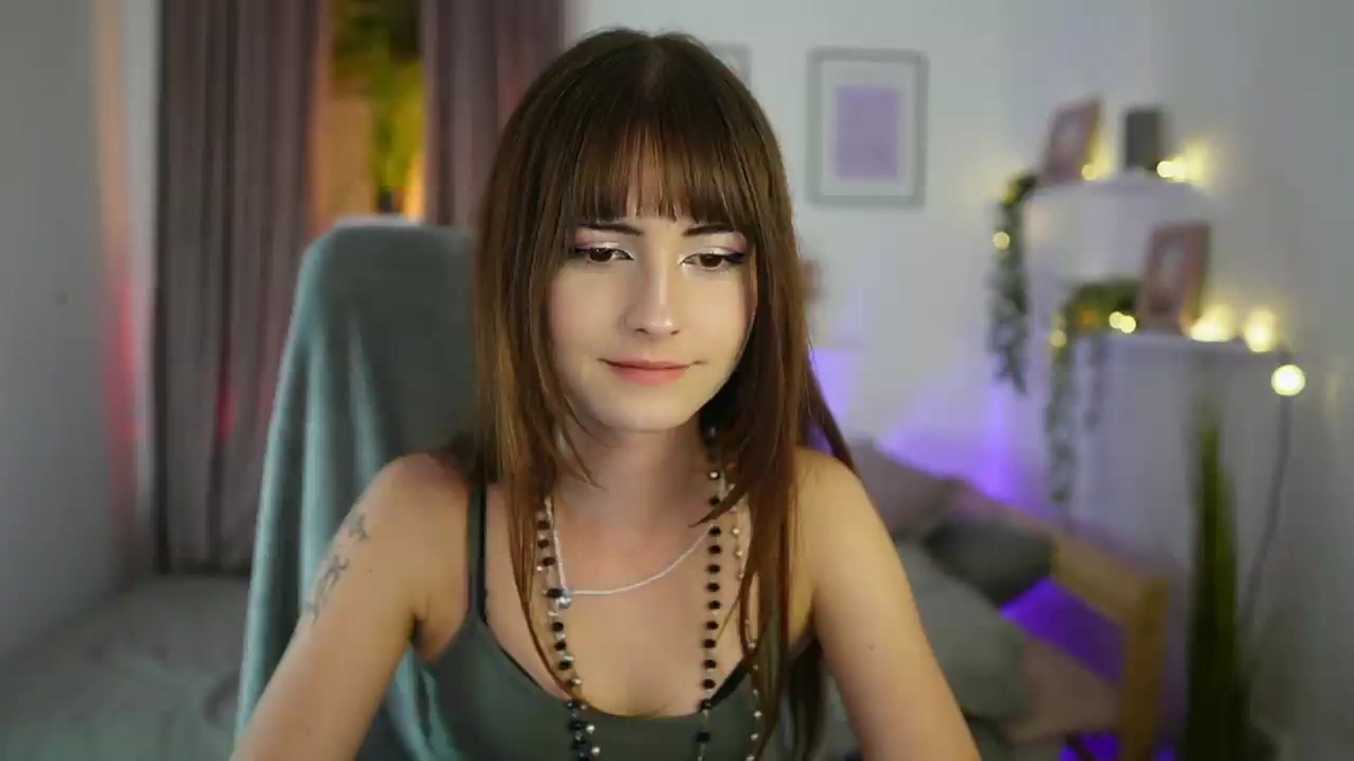 Gallery image thumbnail from Ella_Young's myfreecams stream on, 09/08/2026, 15:10 image 6 of 20