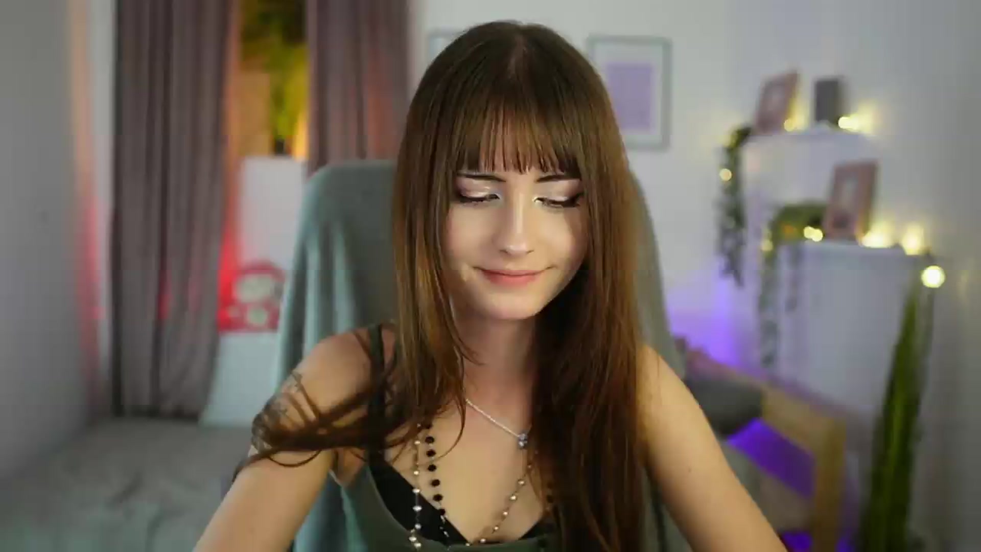 Gallery image thumbnail from Ella_Young's myfreecams stream on, 09/08/2026, 16:50 image 10 of 20