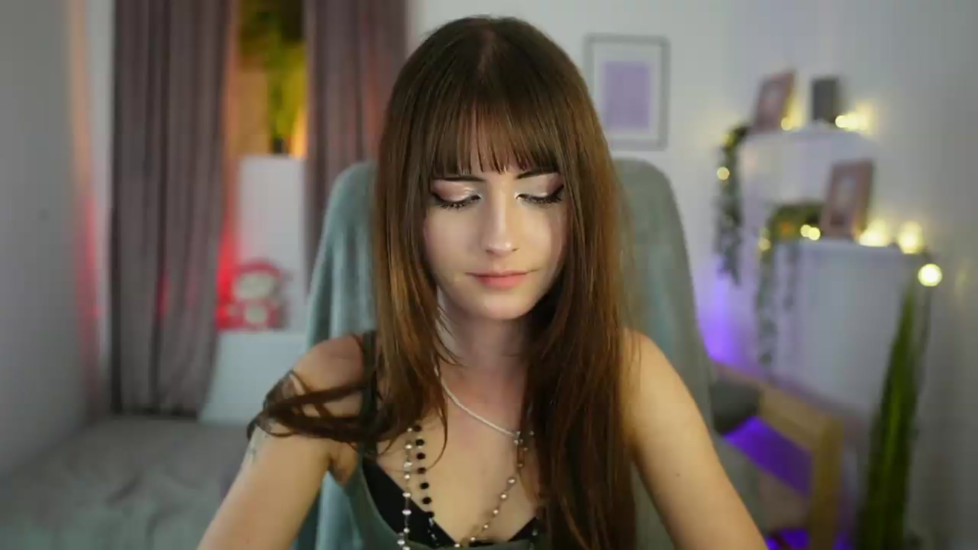 Gallery image thumbnail from Ella_Young's myfreecams stream on, 09/08/2026, 16:50 image 1 of 20