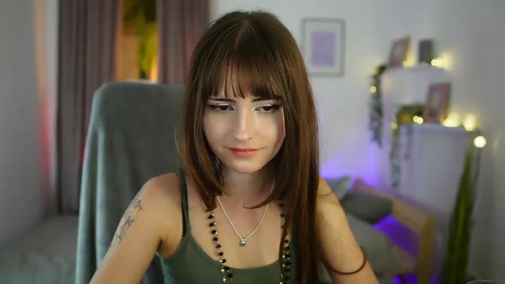 Gallery image thumbnail from Ella_Young's myfreecams stream on, 09/08/2026, 18:17 image 13 of 20